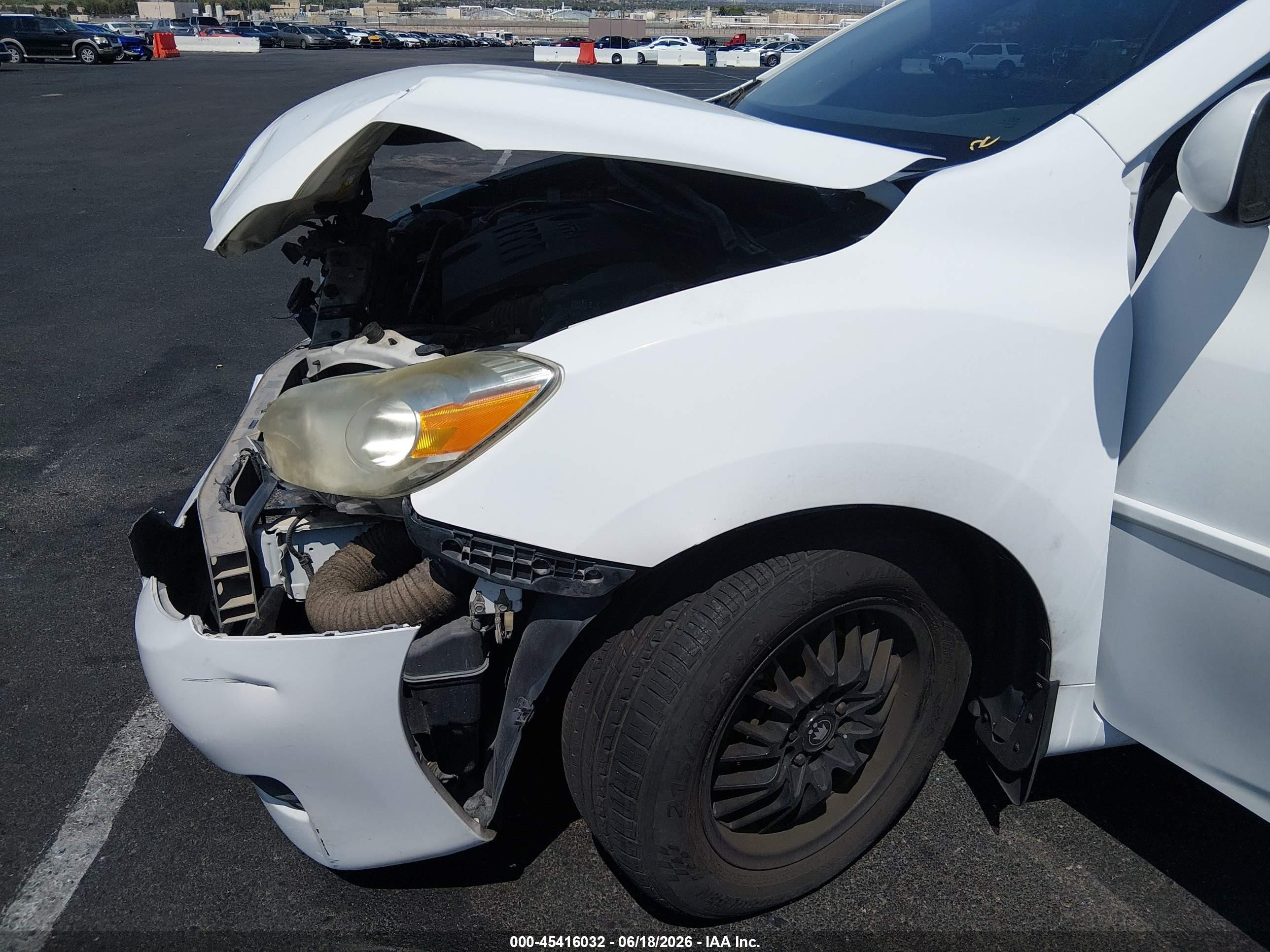 2010 Toyota Matrix   White vin: 2T1KU4EE1AC298042