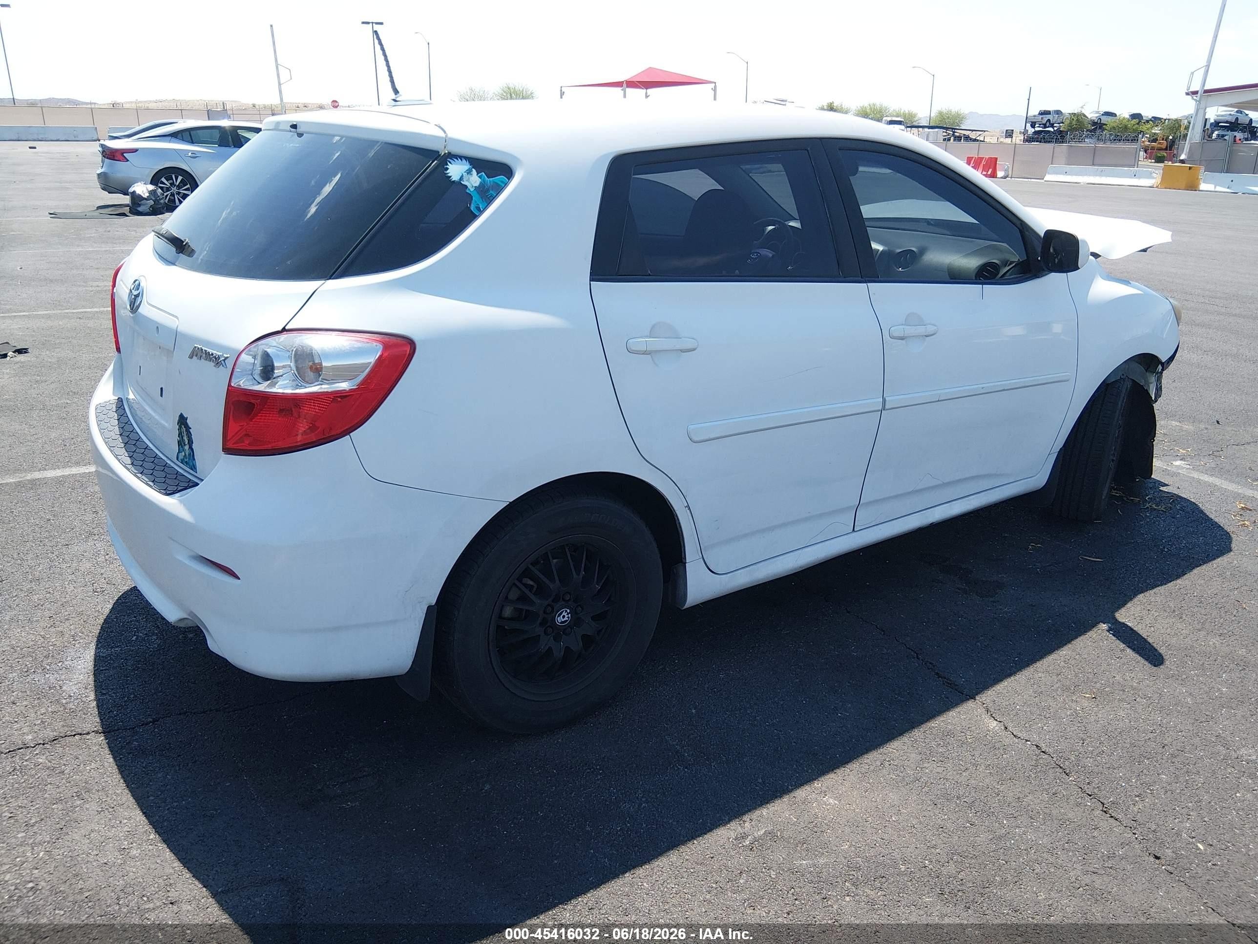 2010 Toyota Matrix   White vin: 2T1KU4EE1AC298042