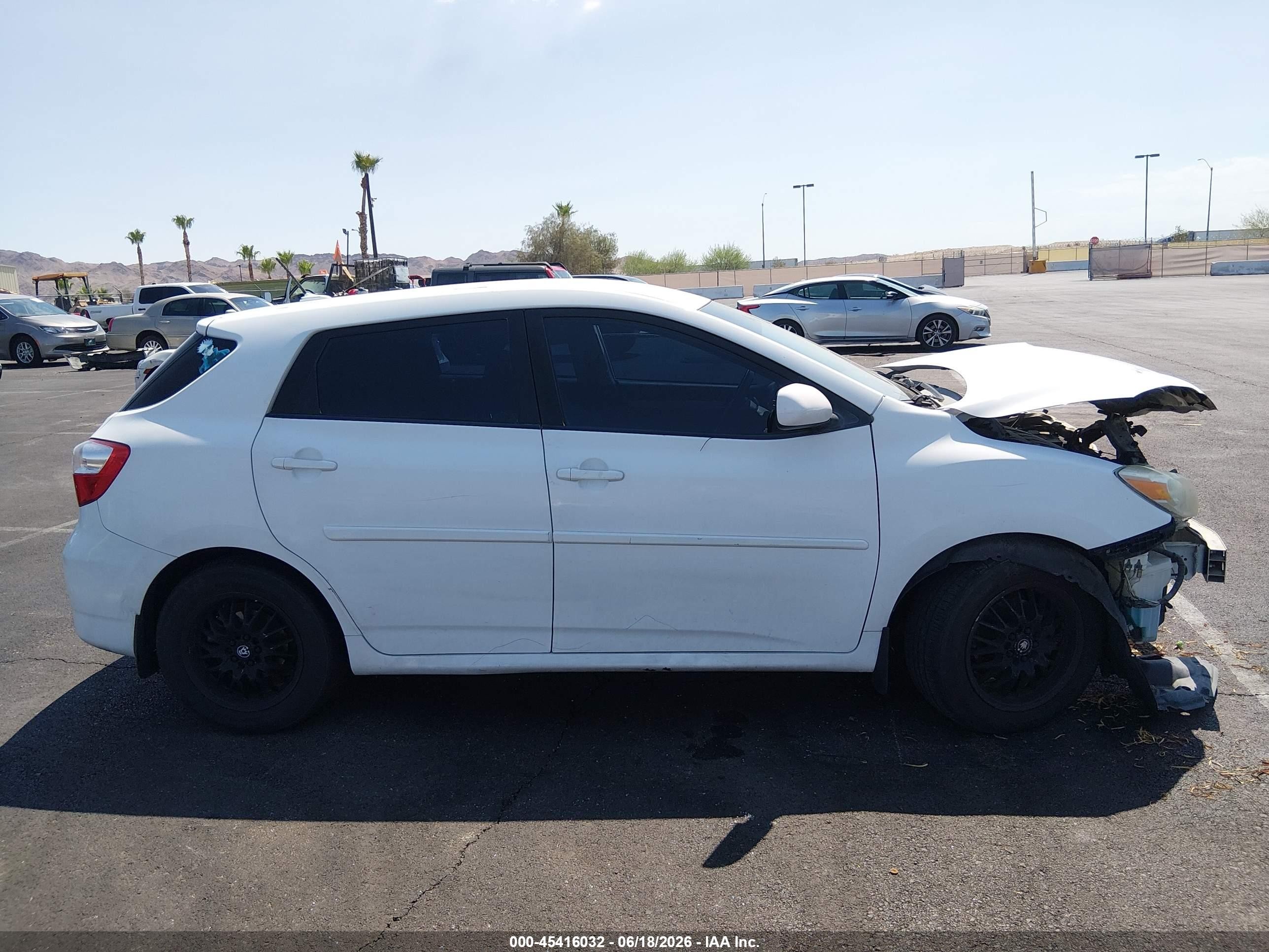 2010 Toyota Matrix   White vin: 2T1KU4EE1AC298042