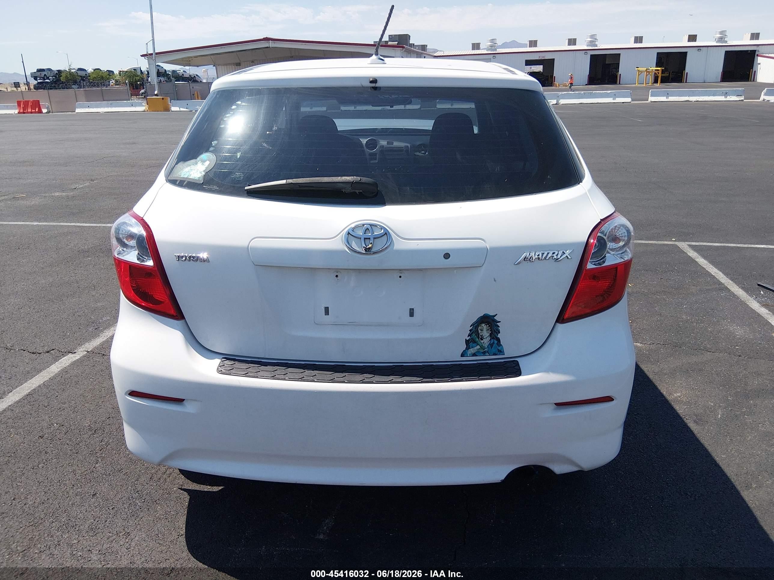 2010 Toyota Matrix   White vin: 2T1KU4EE1AC298042