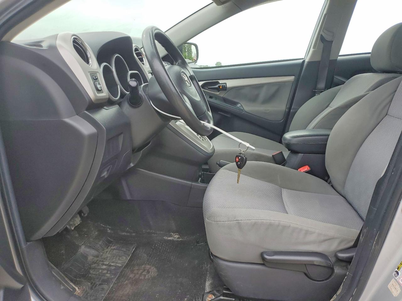 2010 Toyota Corolla Matrix Base Silver vin: 2T1KU4EE1AC342945