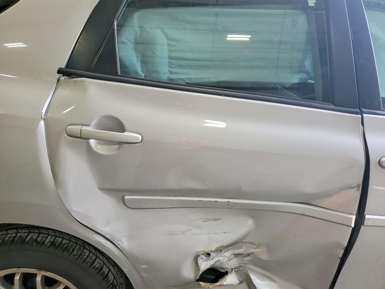 2010 Toyota Matrix Base Silver vin: 2T1KU4EE1AC486527