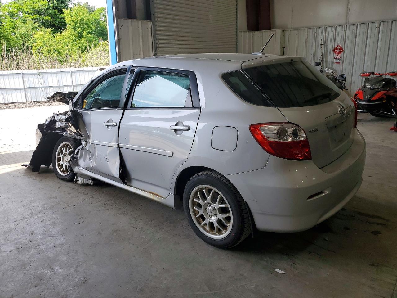 2010 Toyota Matrix Base Silver vin: 2T1KU4EE1AC486527