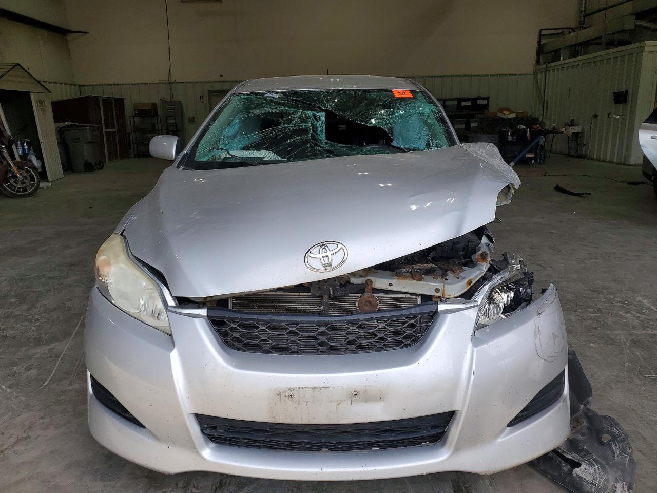 2010 Toyota Matrix Base Silver vin: 2T1KU4EE1AC486527