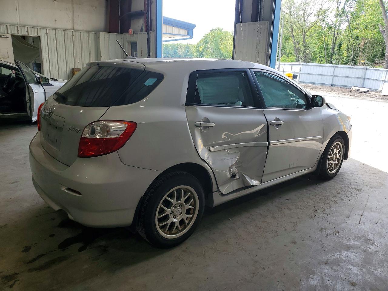 2010 Toyota Matrix Base Silver vin: 2T1KU4EE1AC486527