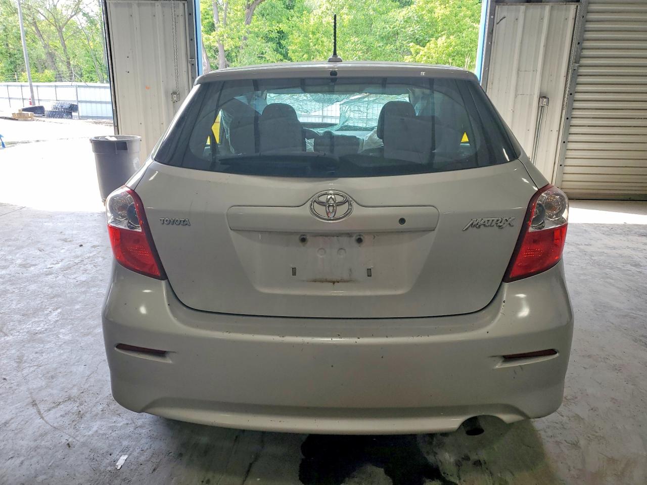 2010 Toyota Matrix Base Silver vin: 2T1KU4EE1AC486527