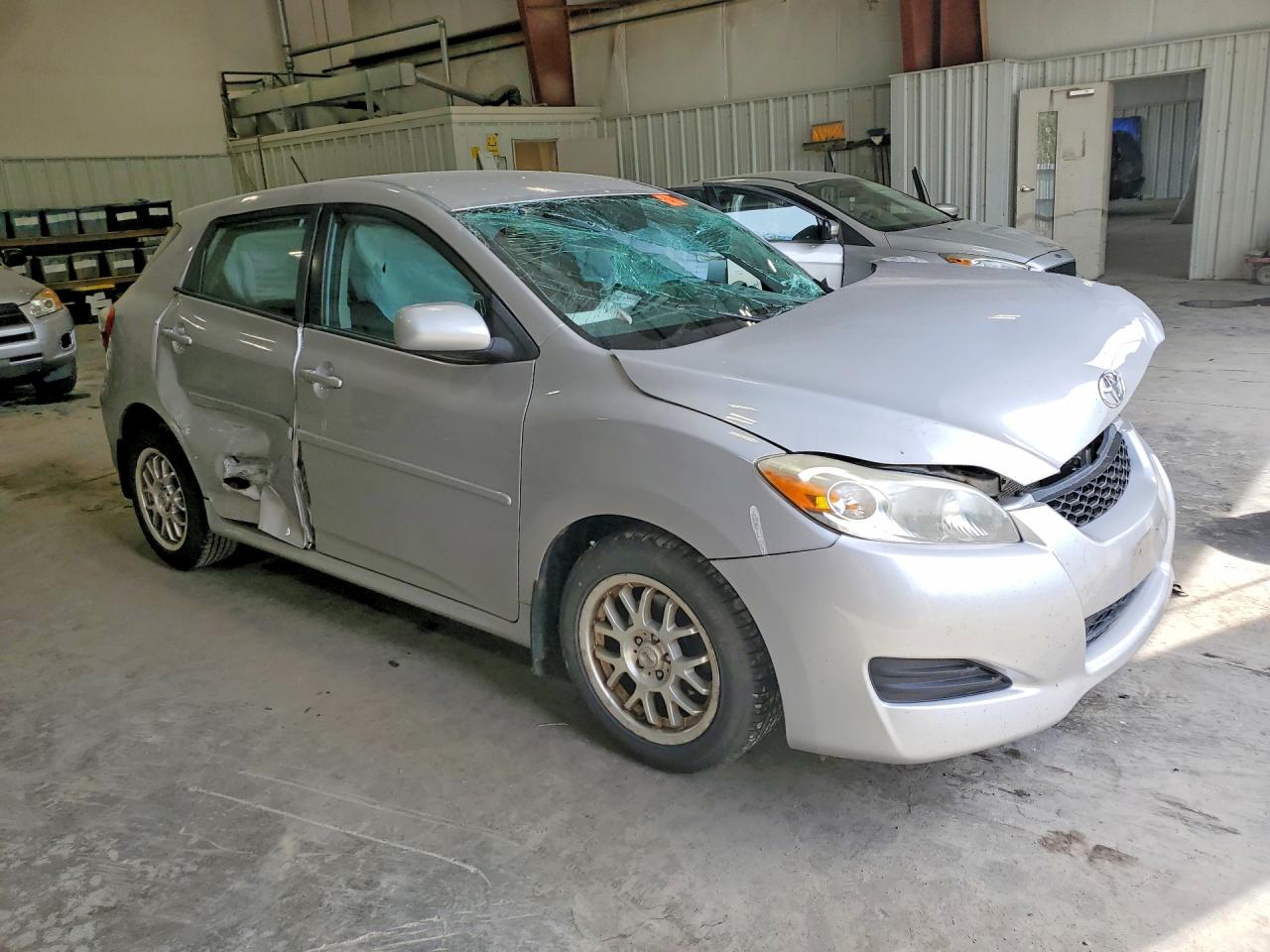 2010 Toyota Matrix Base Silver vin: 2T1KU4EE1AC486527