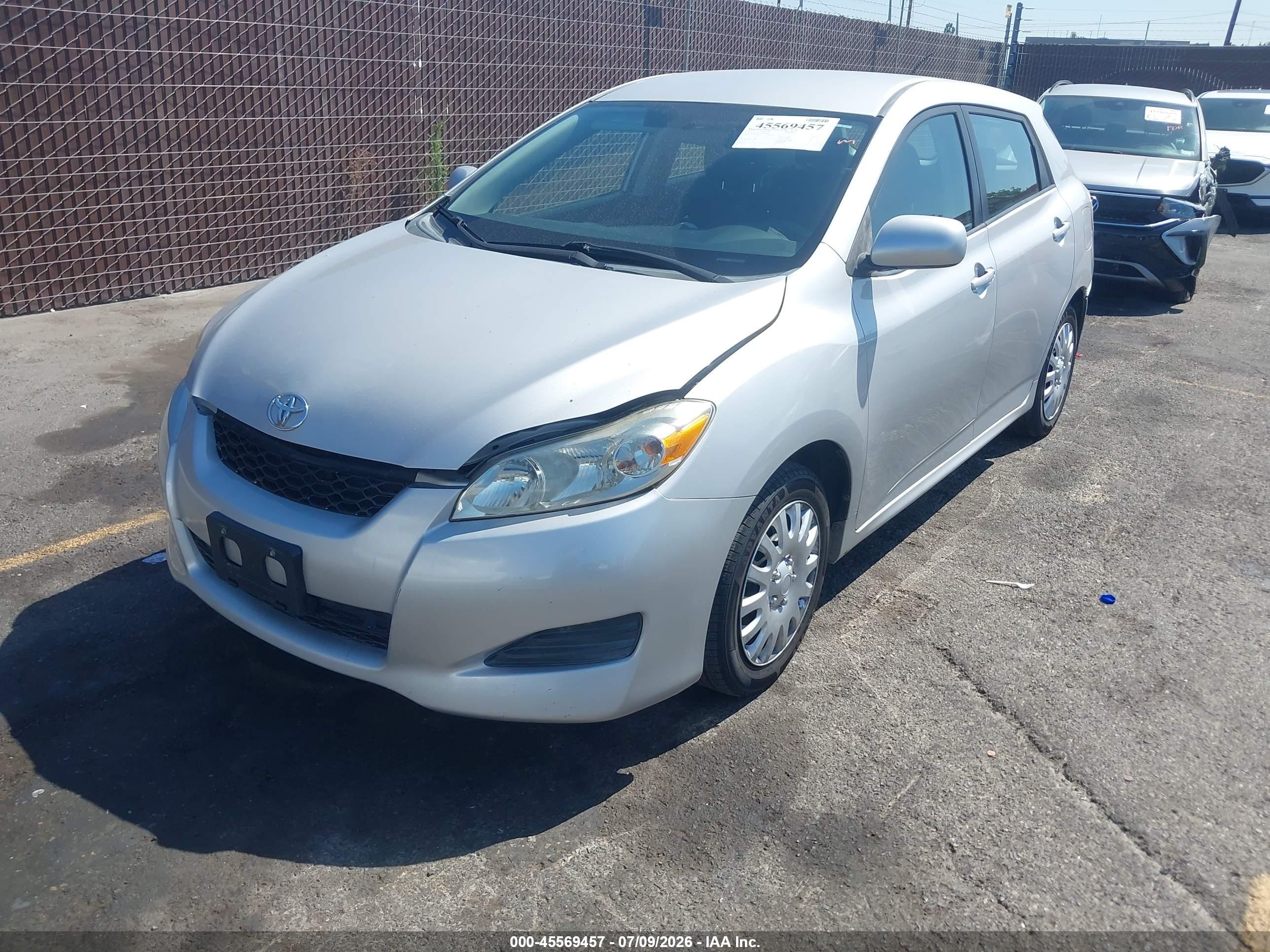 2011 Toyota Matrix   Silver vin: 2T1KU4EE1BC562281