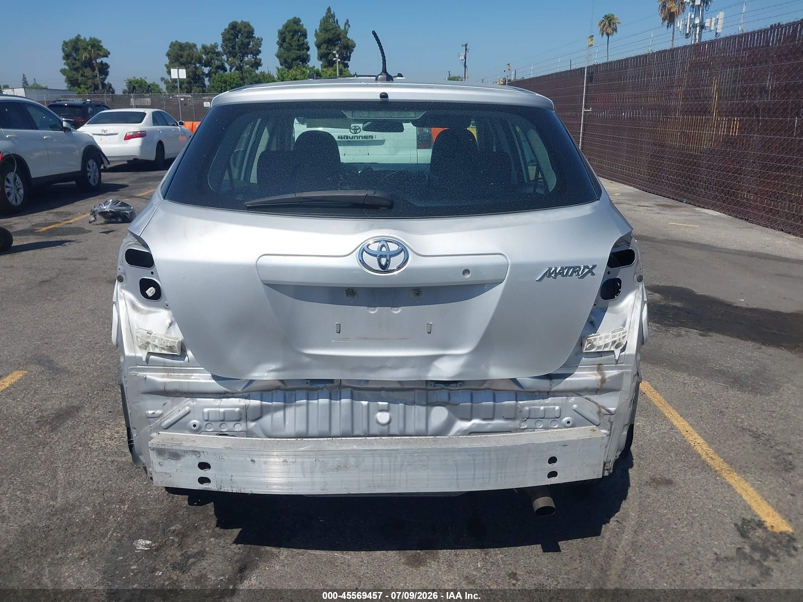 2011 Toyota Matrix   Silver vin: 2T1KU4EE1BC562281