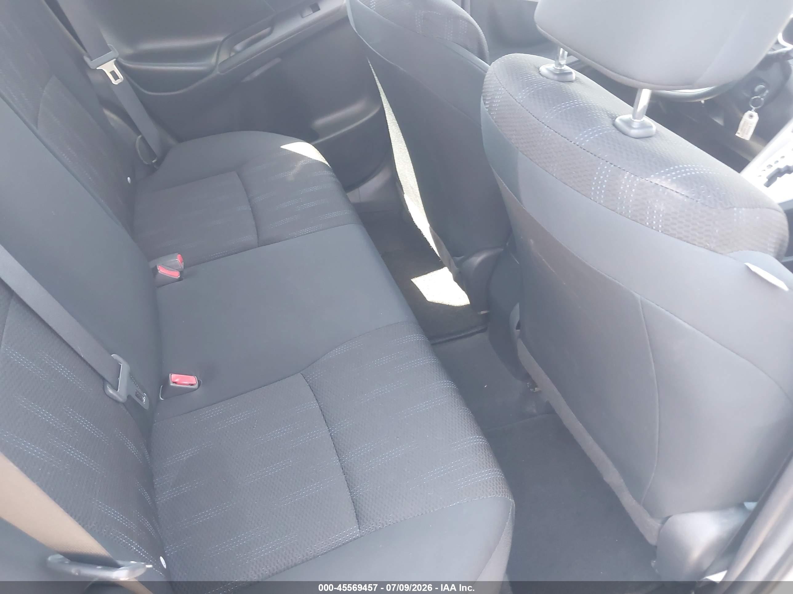 2011 Toyota Matrix   Silver vin: 2T1KU4EE1BC562281