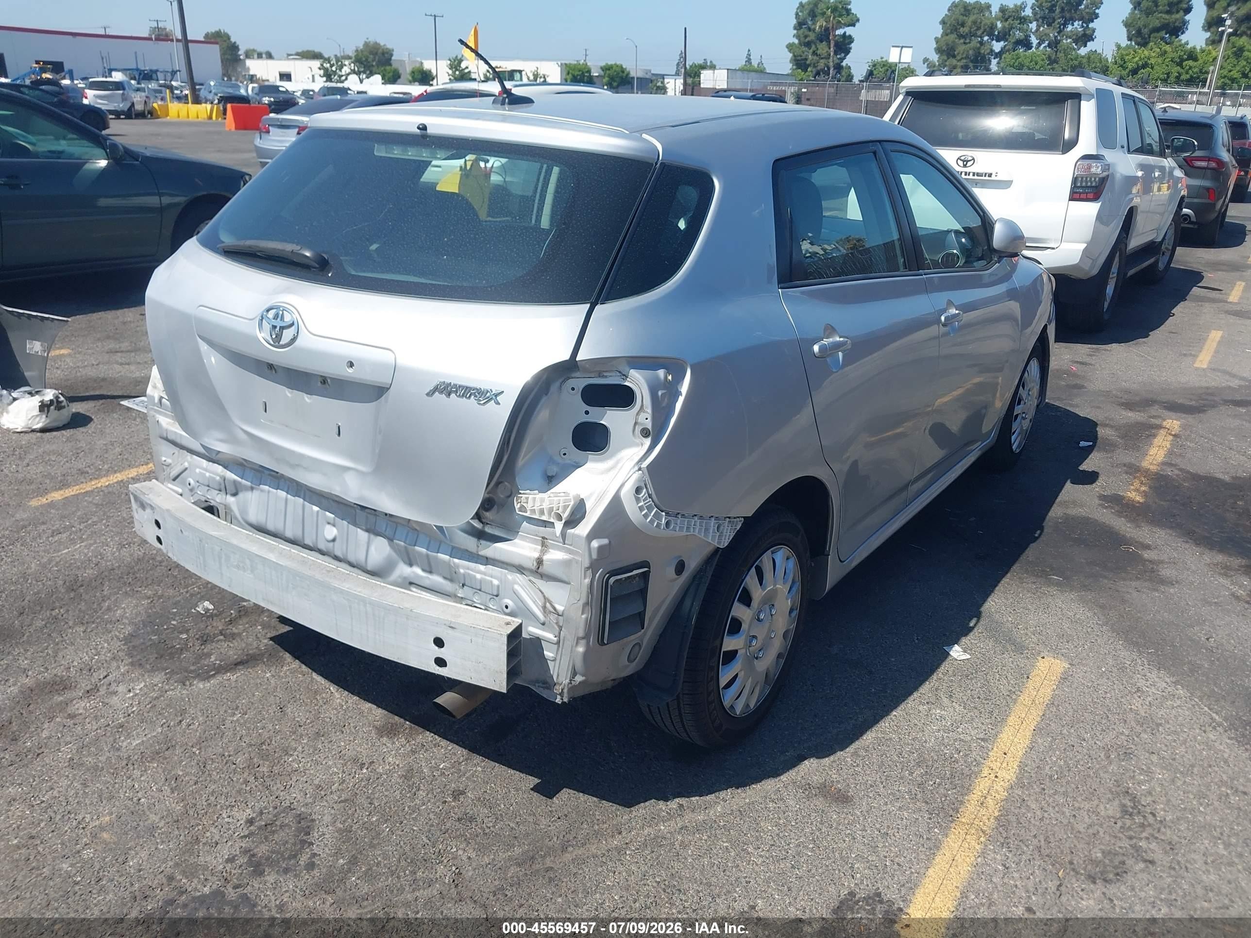 2011 Toyota Matrix   Silver vin: 2T1KU4EE1BC562281
