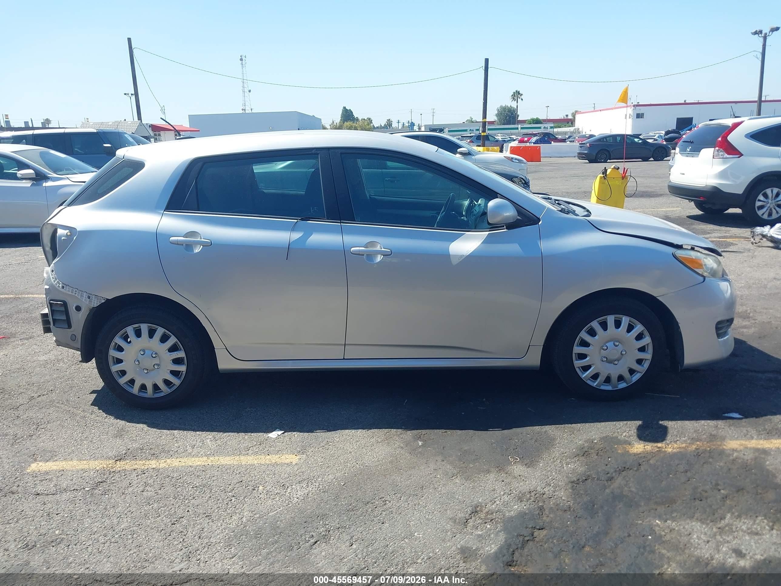 2011 Toyota Matrix   Silver vin: 2T1KU4EE1BC562281