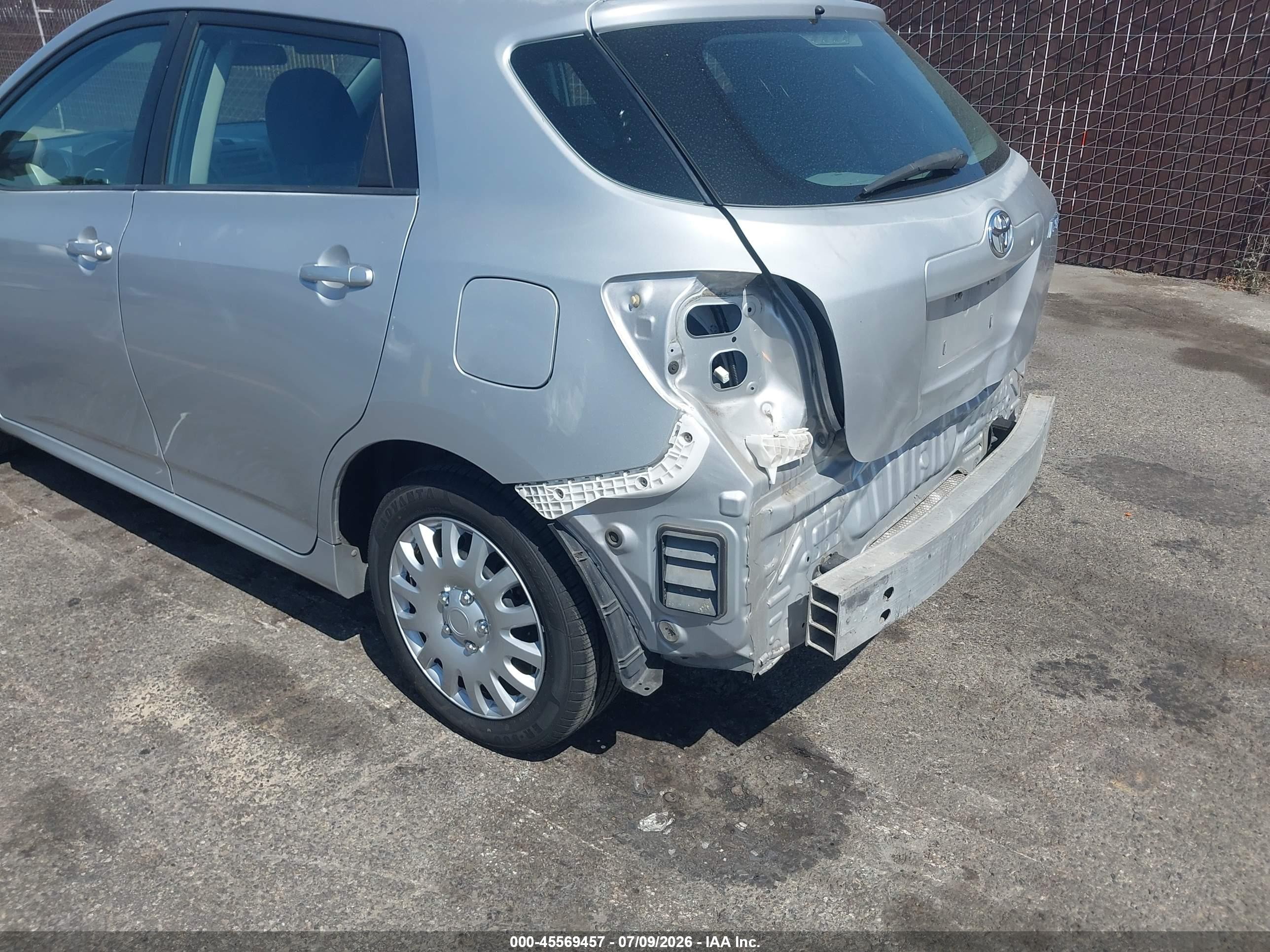 2011 Toyota Matrix   Silver vin: 2T1KU4EE1BC562281