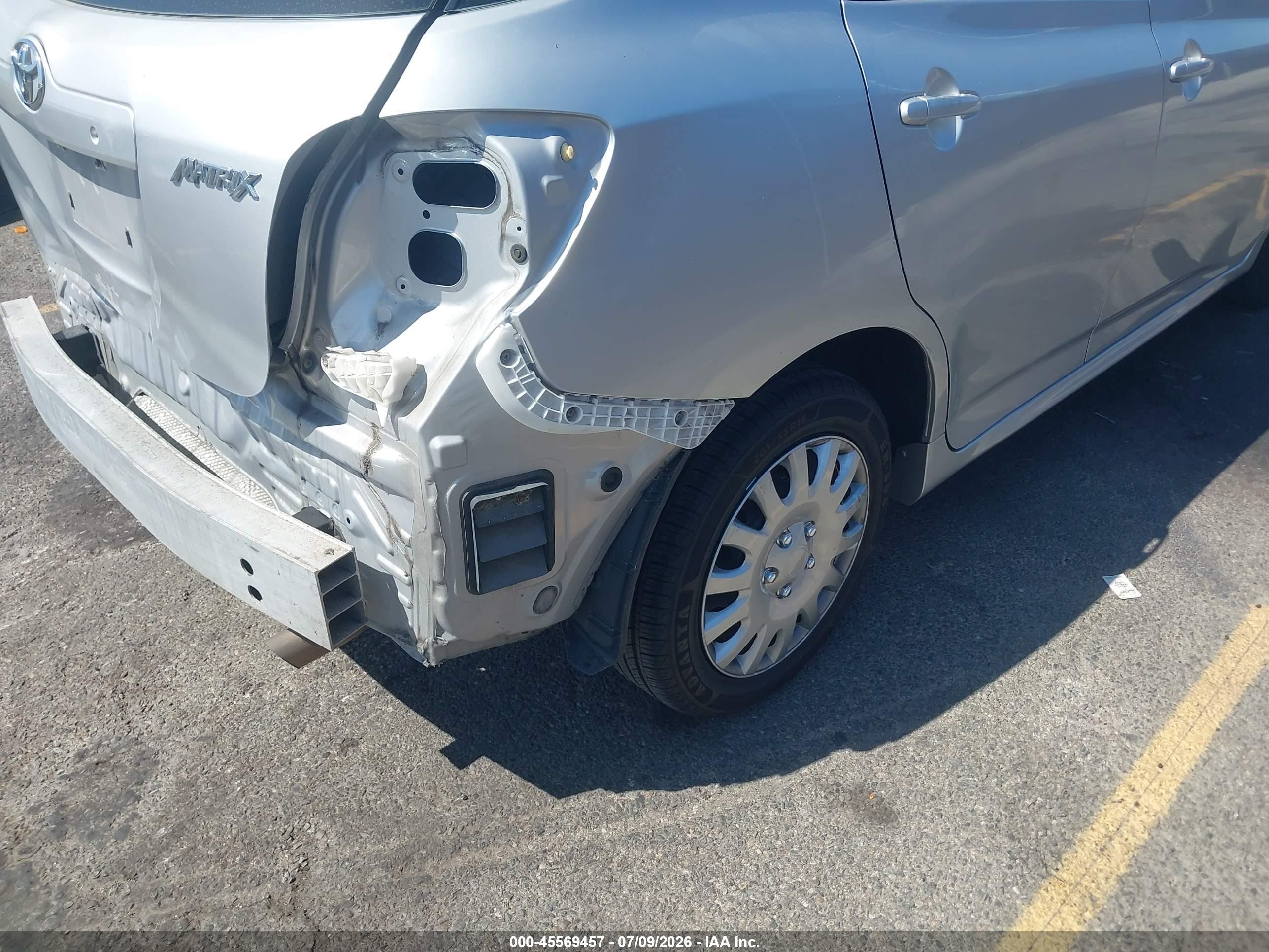 2011 Toyota Matrix   Silver vin: 2T1KU4EE1BC562281