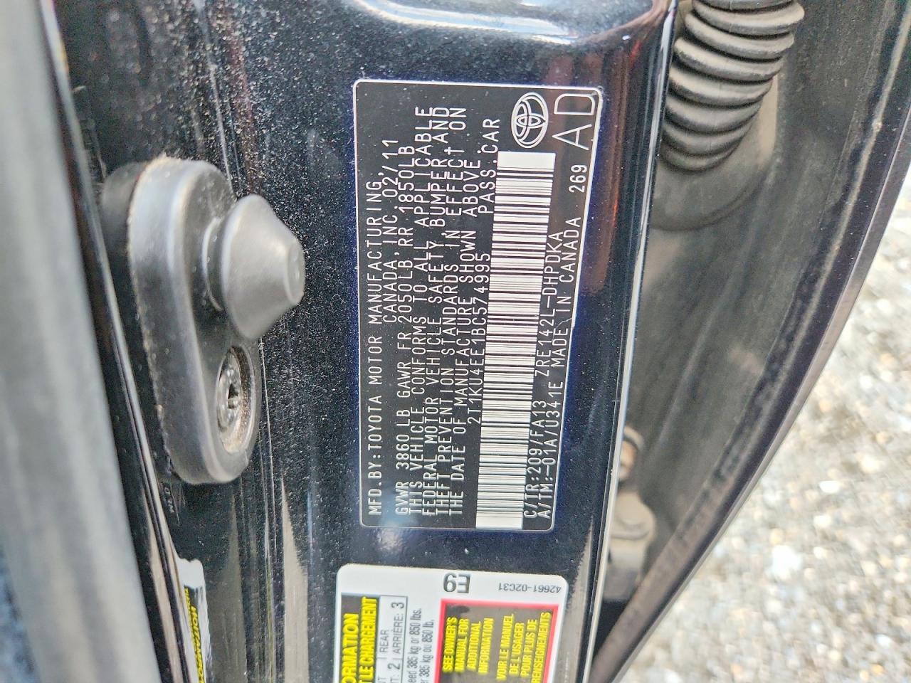 2011 Toyota Matrix Base Черный vin: 2T1KU4EE1BC574995