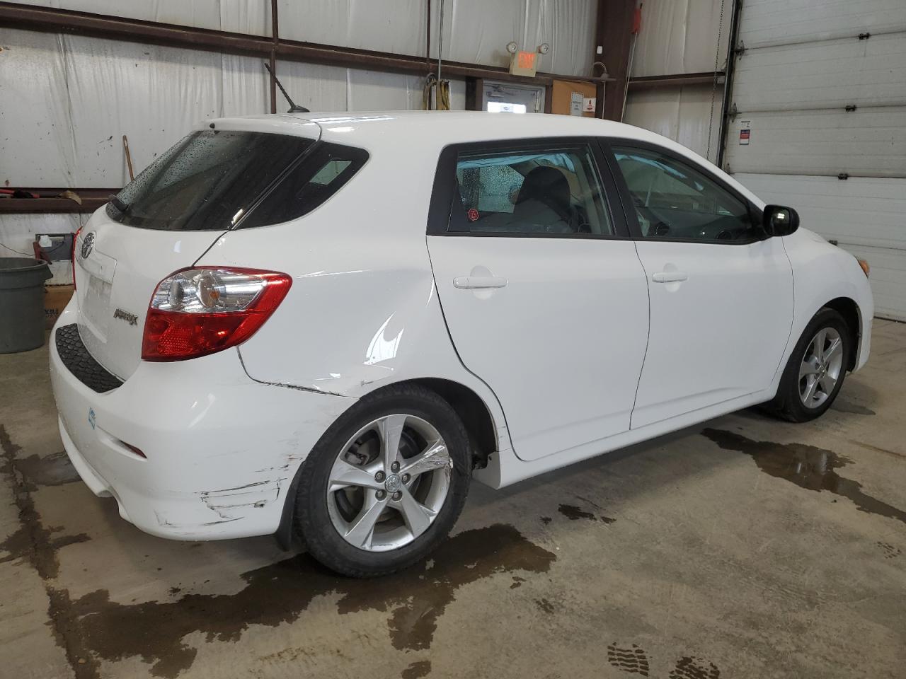 2014 Toyota Matrix Base White vin: 2T1KU4EE1EC129435