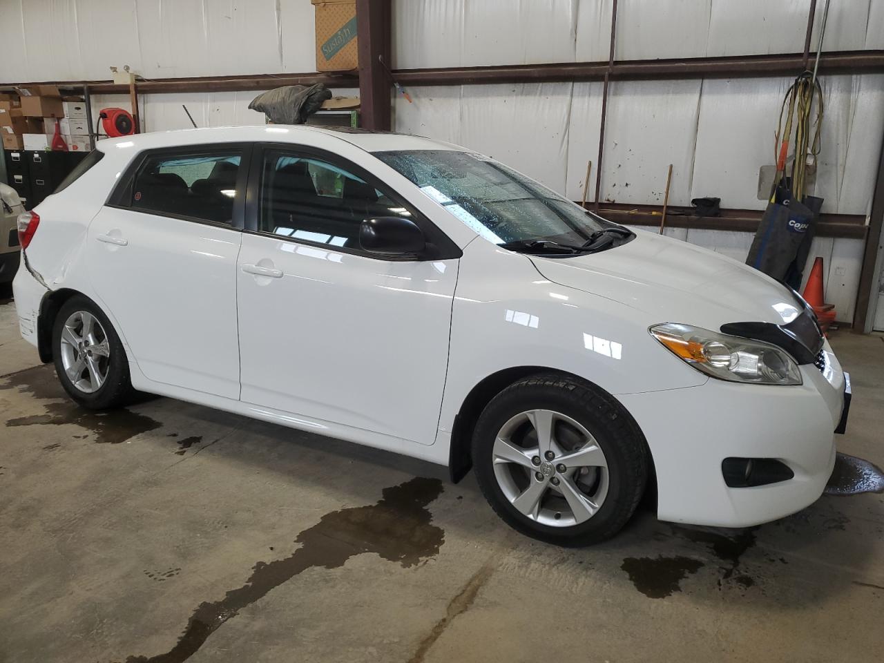 2014 Toyota Matrix Base White vin: 2T1KU4EE1EC129435