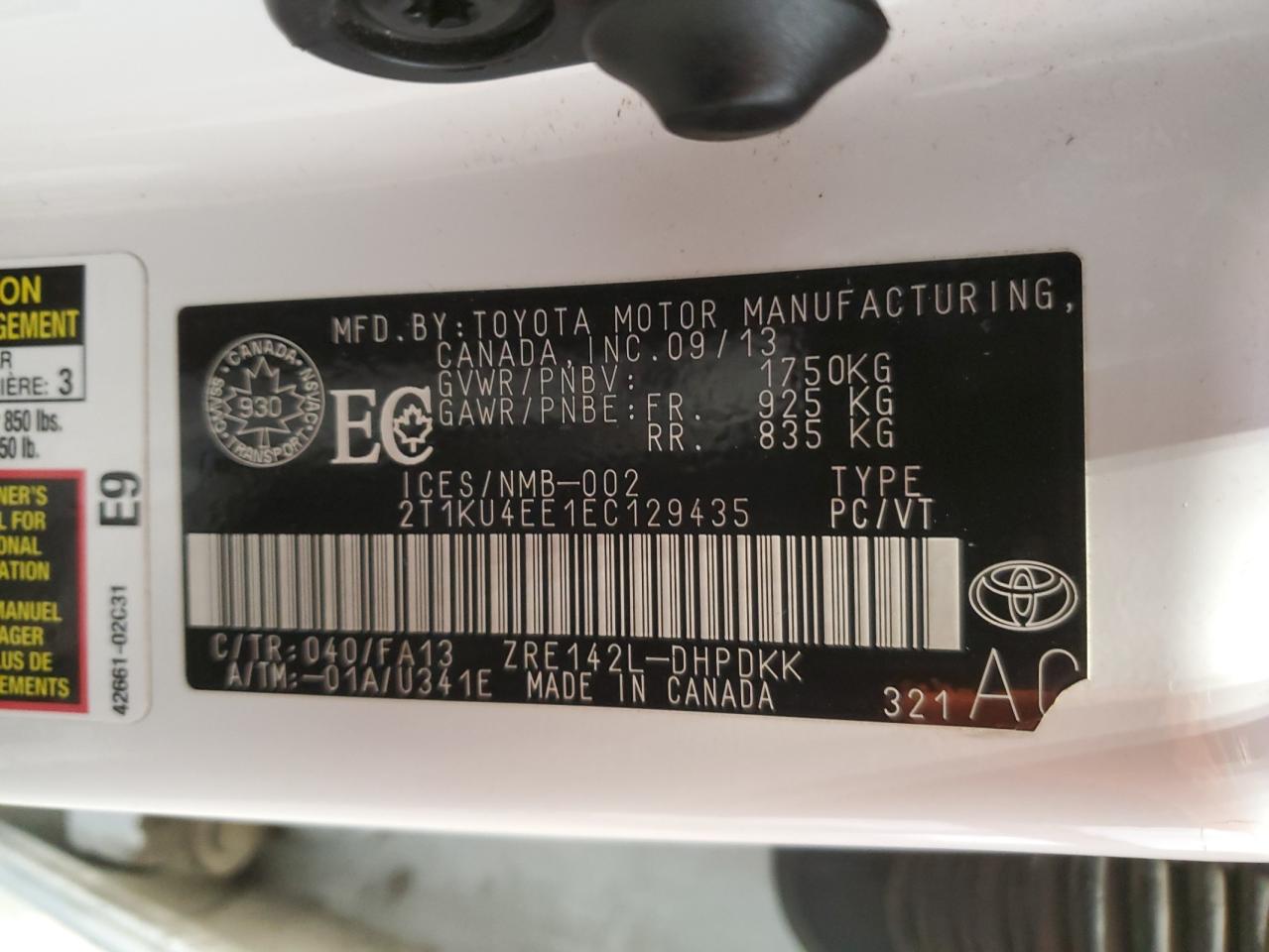 2014 Toyota Matrix Base White vin: 2T1KU4EE1EC129435
