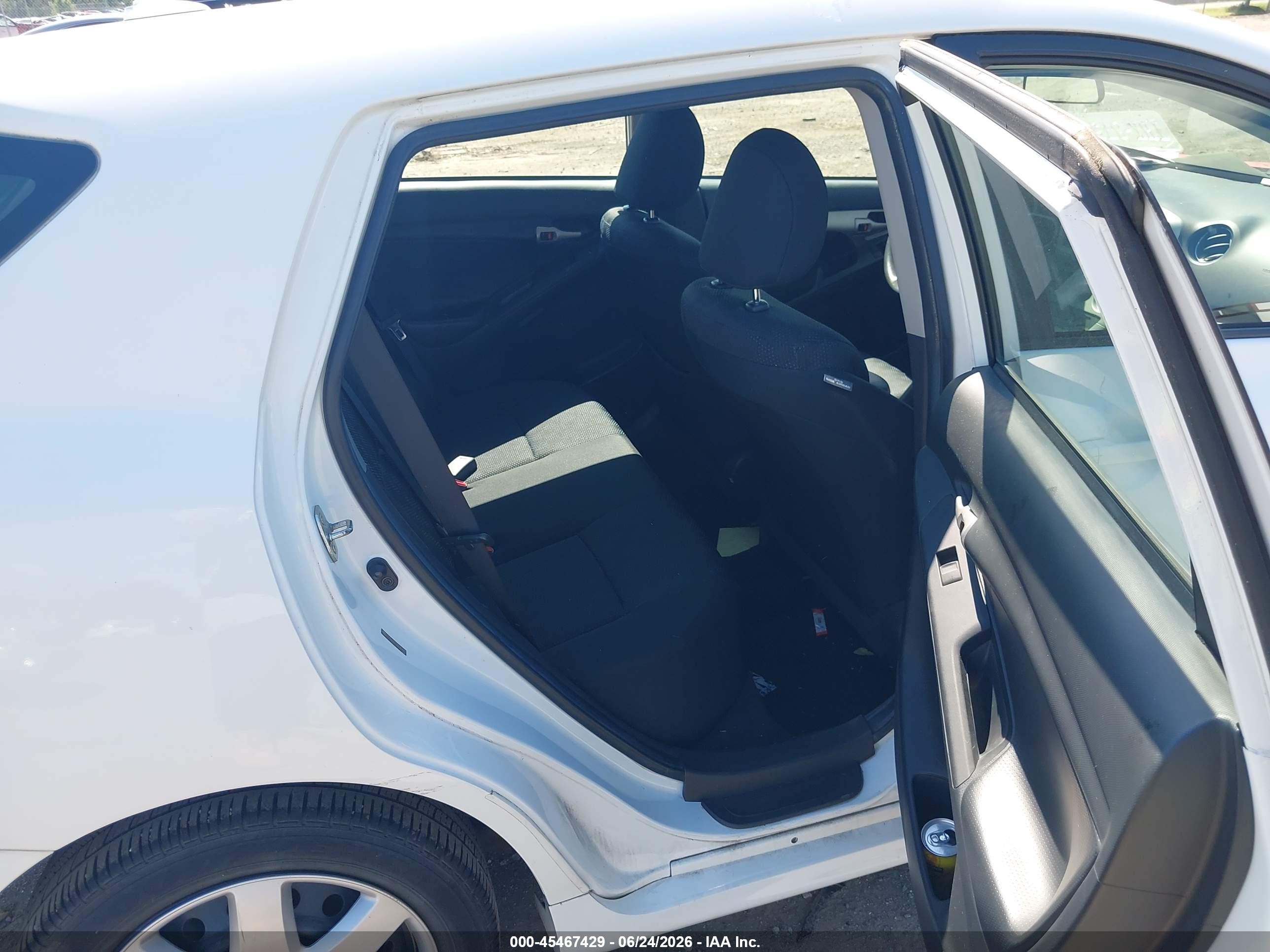 2010 Toyota Matrix White vin: 2T1KU4EE2AC262912