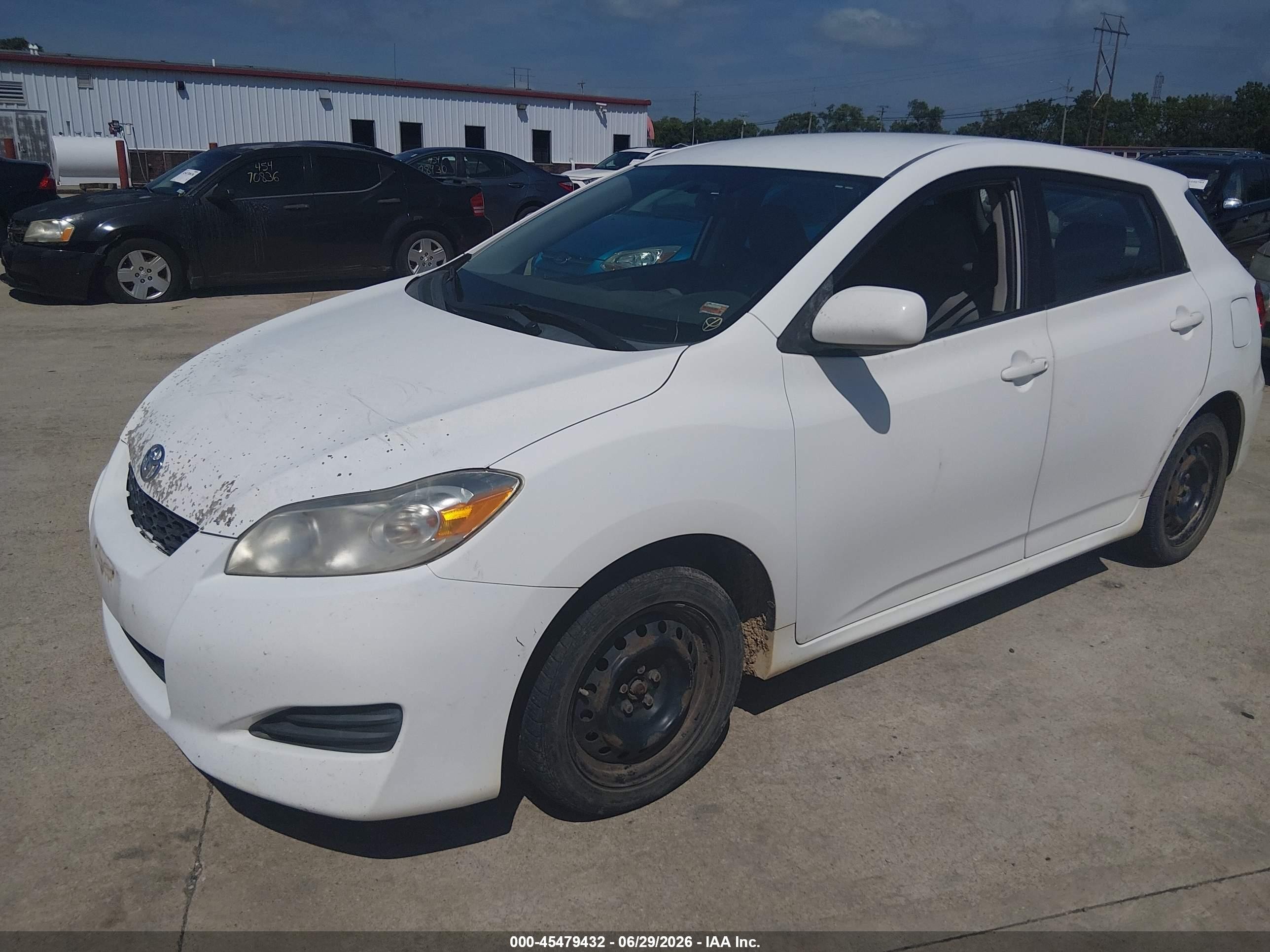 2010 Toyota Matrix   White vin: 2T1KU4EE2AC275885