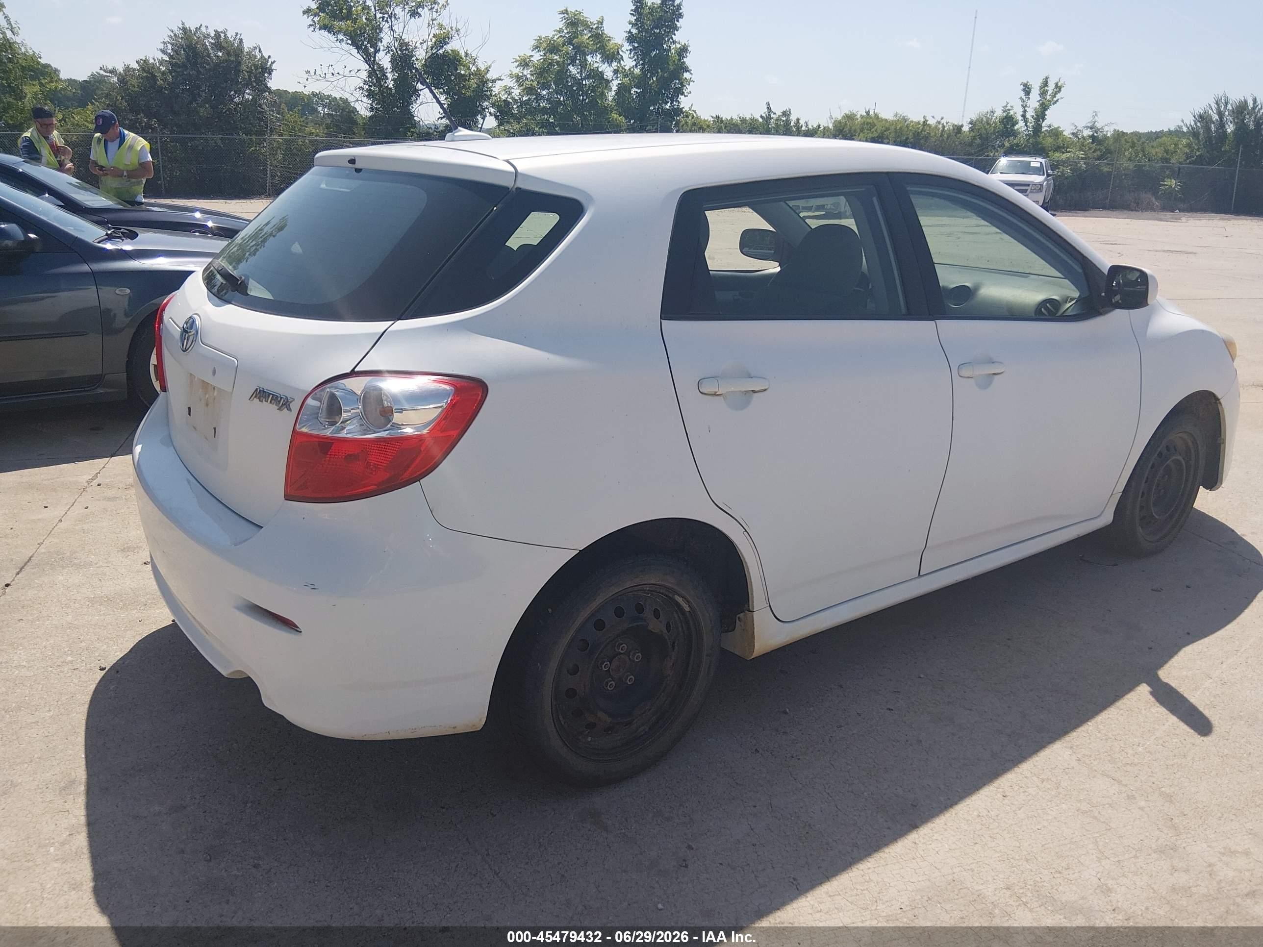 2010 Toyota Matrix   White vin: 2T1KU4EE2AC275885