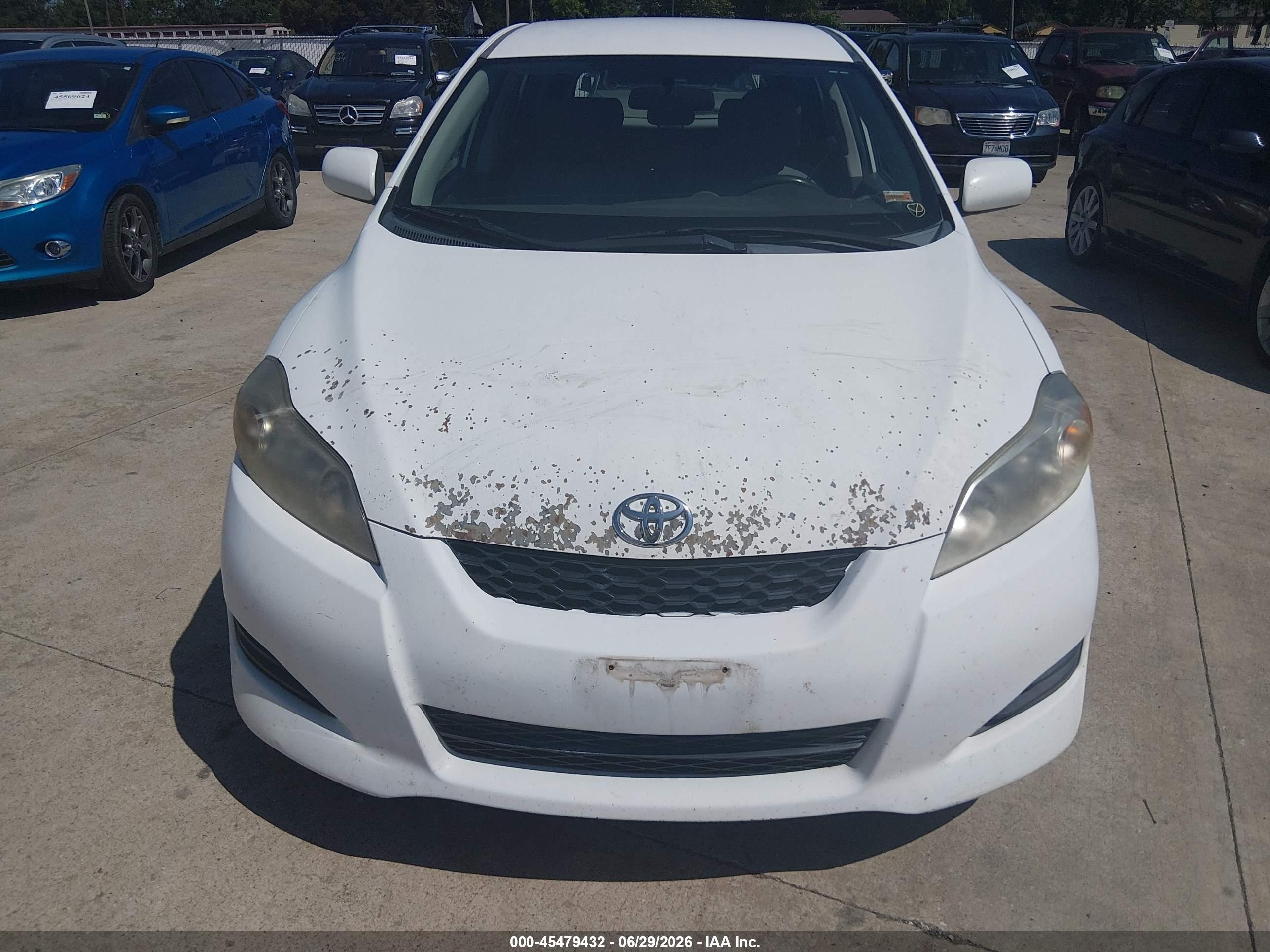 2010 Toyota Matrix   White vin: 2T1KU4EE2AC275885