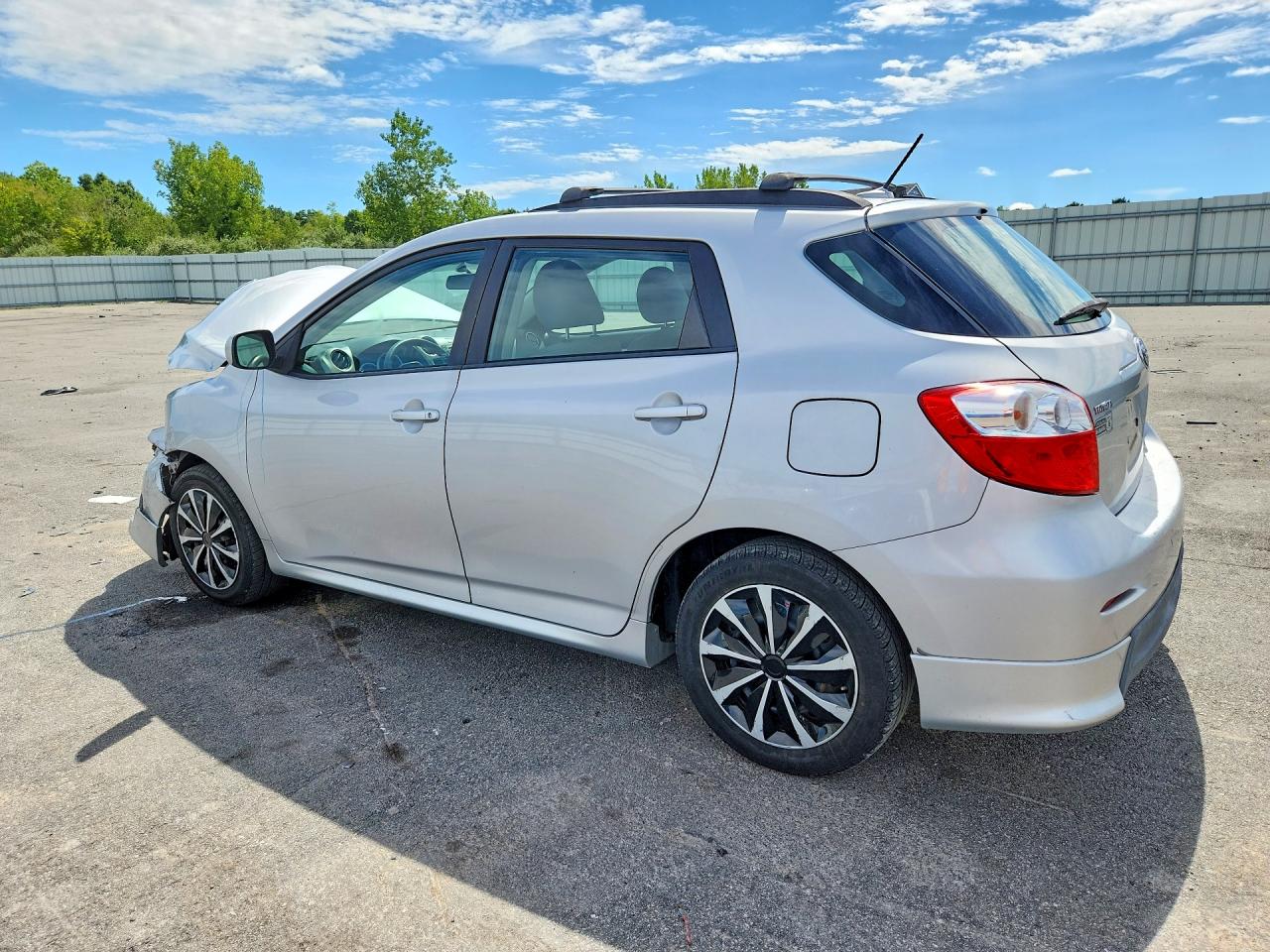 2010 Toyota Matrix Base Серебряный vin: 2T1KU4EE2AC521124