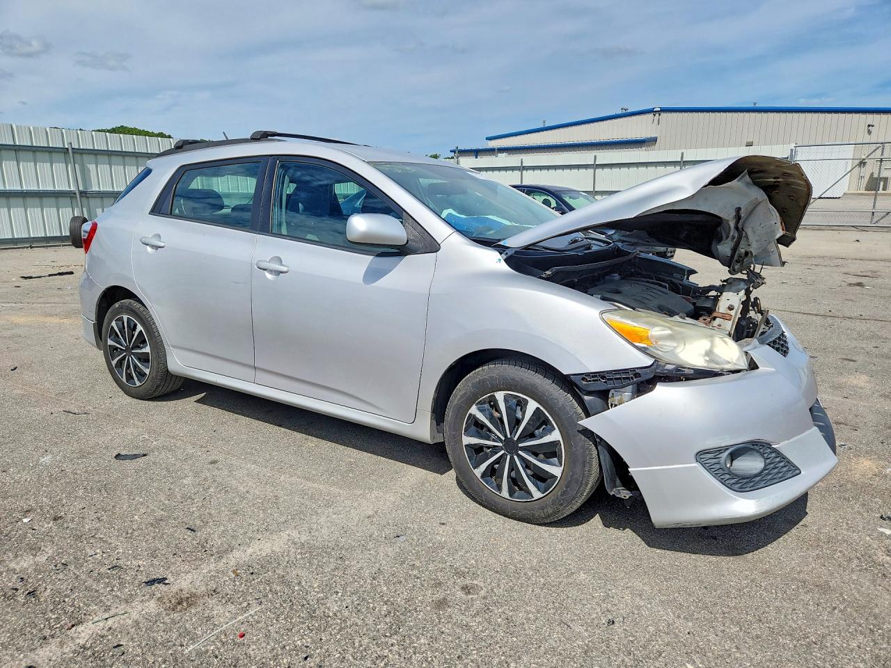2010 Toyota Matrix Base Серебряный vin: 2T1KU4EE2AC521124