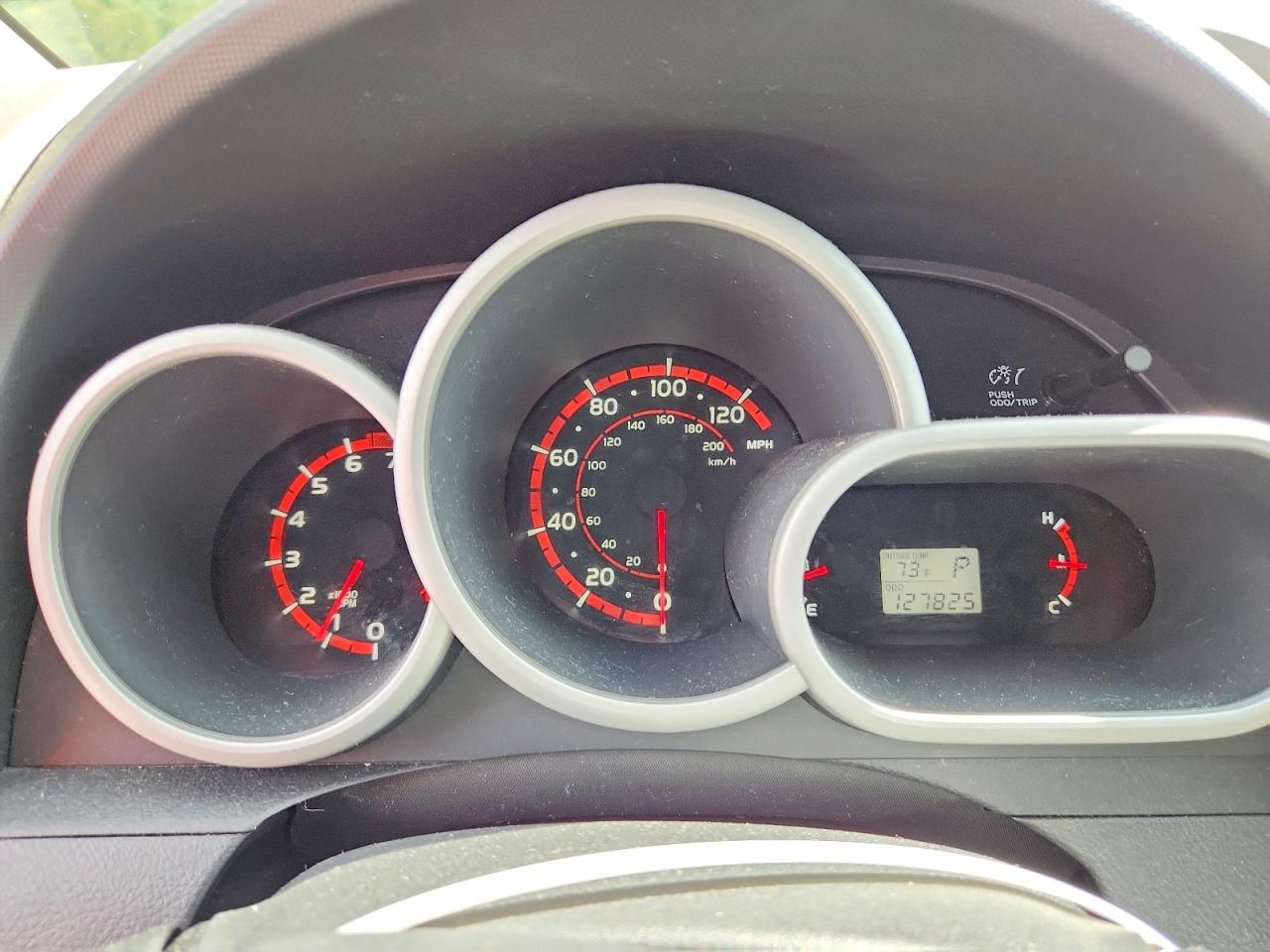2010 Toyota Matrix Base Серебряный vin: 2T1KU4EE2AC521124