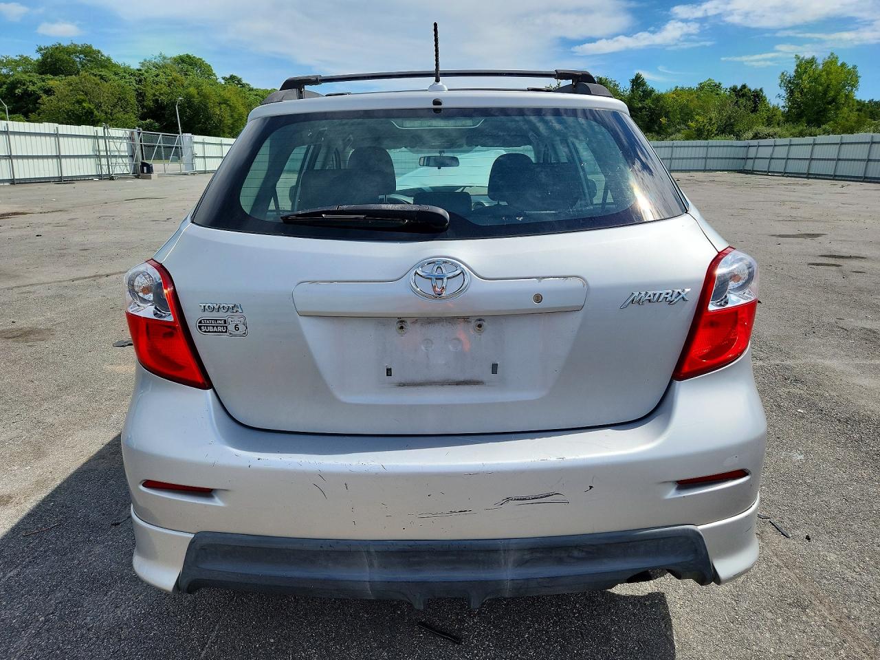 2010 Toyota Matrix Base Серебряный vin: 2T1KU4EE2AC521124