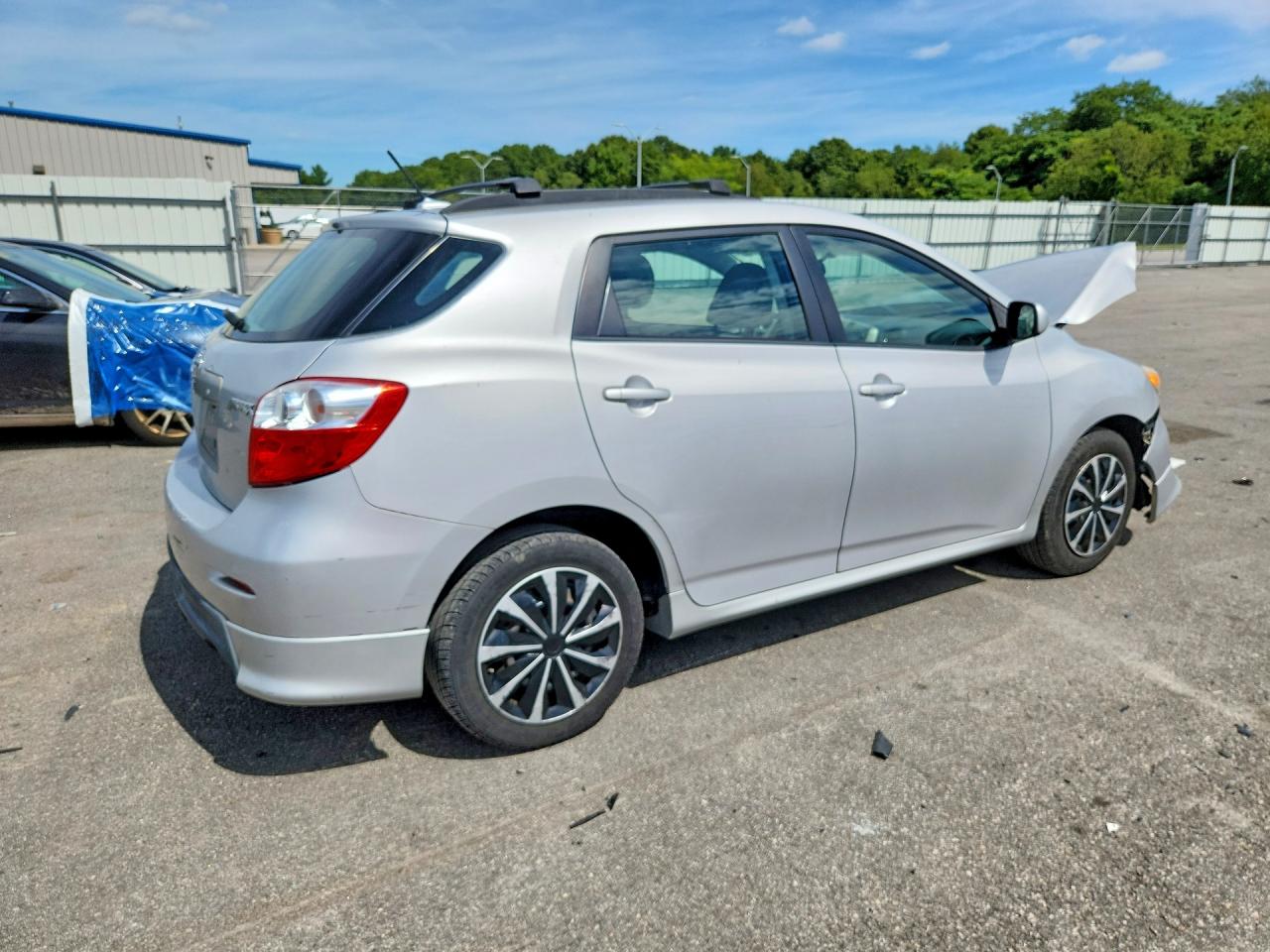 2010 Toyota Matrix Base Серебряный vin: 2T1KU4EE2AC521124