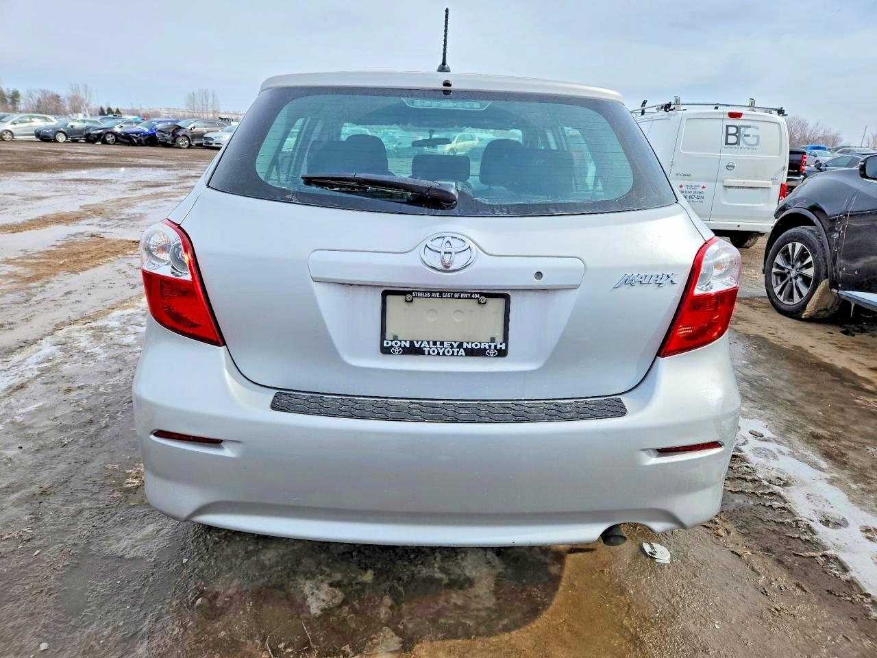 2014 Toyota Matrix Base Silver vin: 2T1KU4EE2EC133333