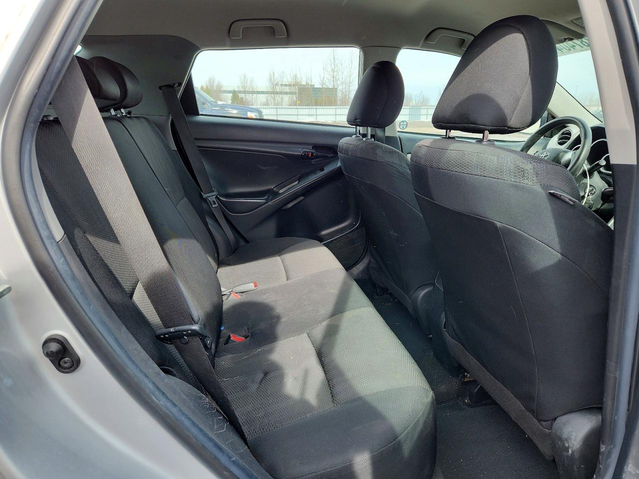 2014 Toyota Matrix Base Silver vin: 2T1KU4EE2EC133333