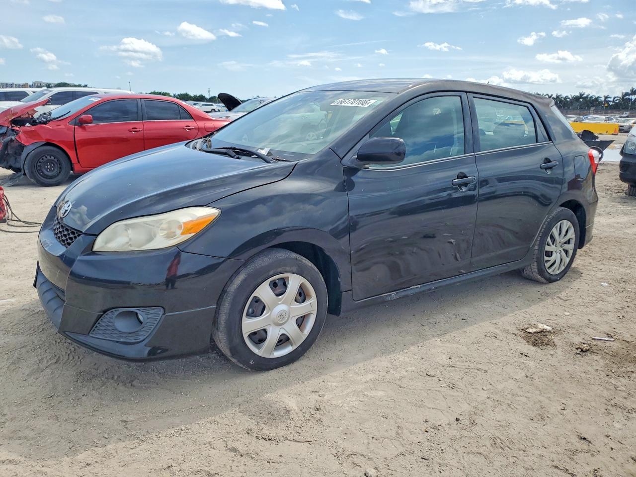 2010 Toyota Matrix Base White vin: 2T1KU4EE3AC245973