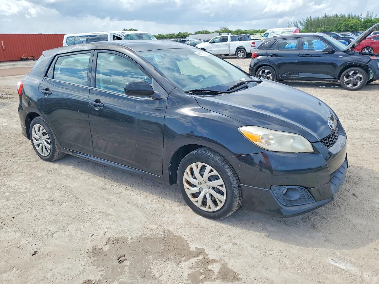 2010 Toyota Matrix Base White vin: 2T1KU4EE3AC245973