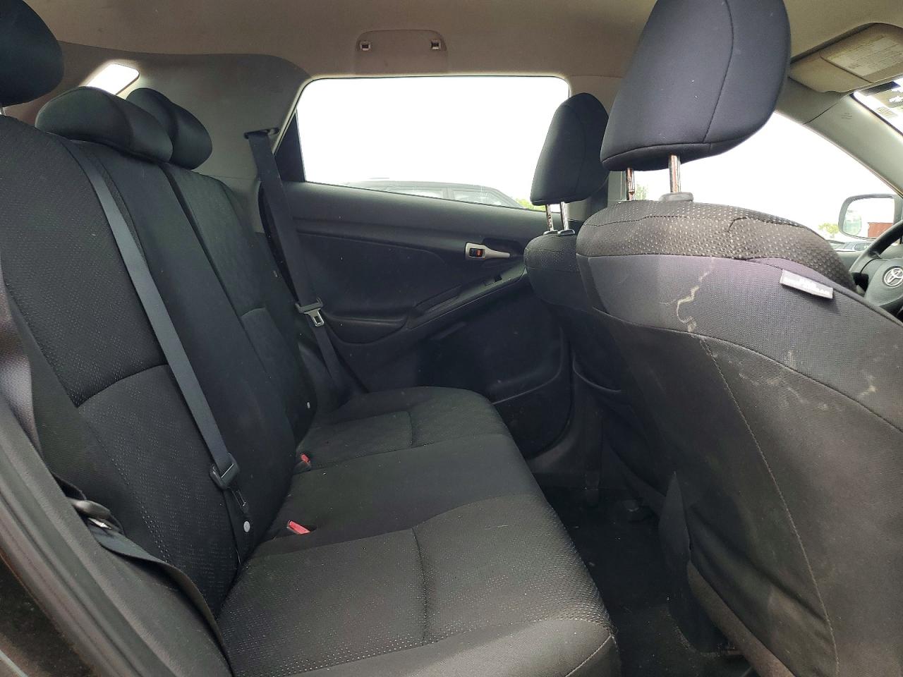 2010 Toyota Matrix Base White vin: 2T1KU4EE3AC245973