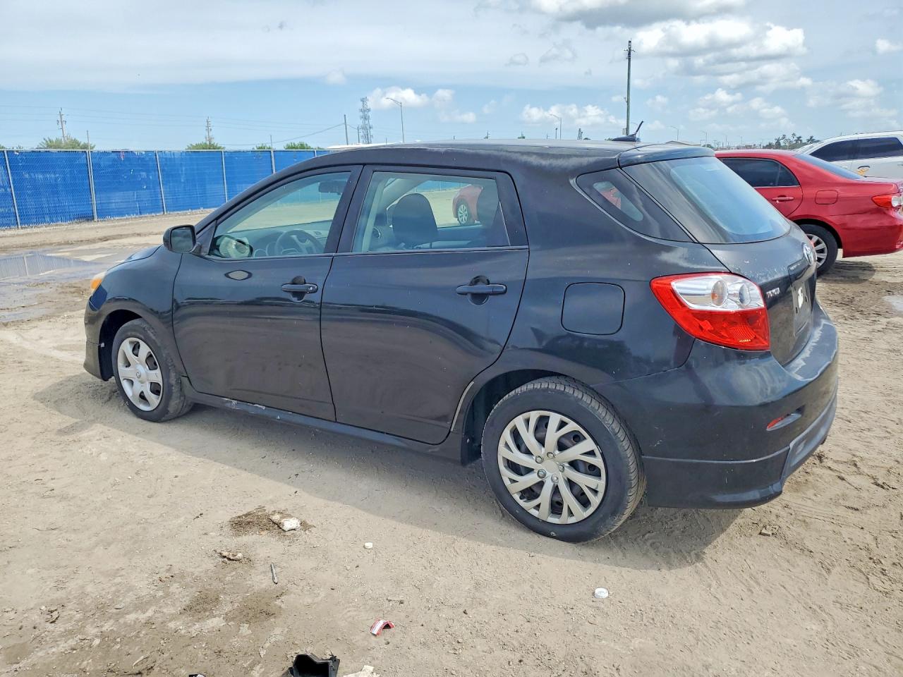 2010 Toyota Matrix Base White vin: 2T1KU4EE3AC245973