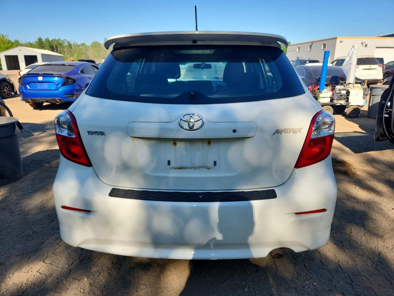 2010 Toyota Matrix Base White vin: 2T1KU4EE3AC258559
