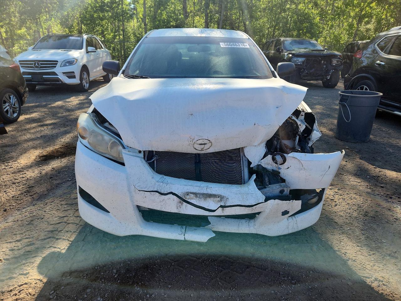 2010 Toyota Matrix Base White vin: 2T1KU4EE3AC258559