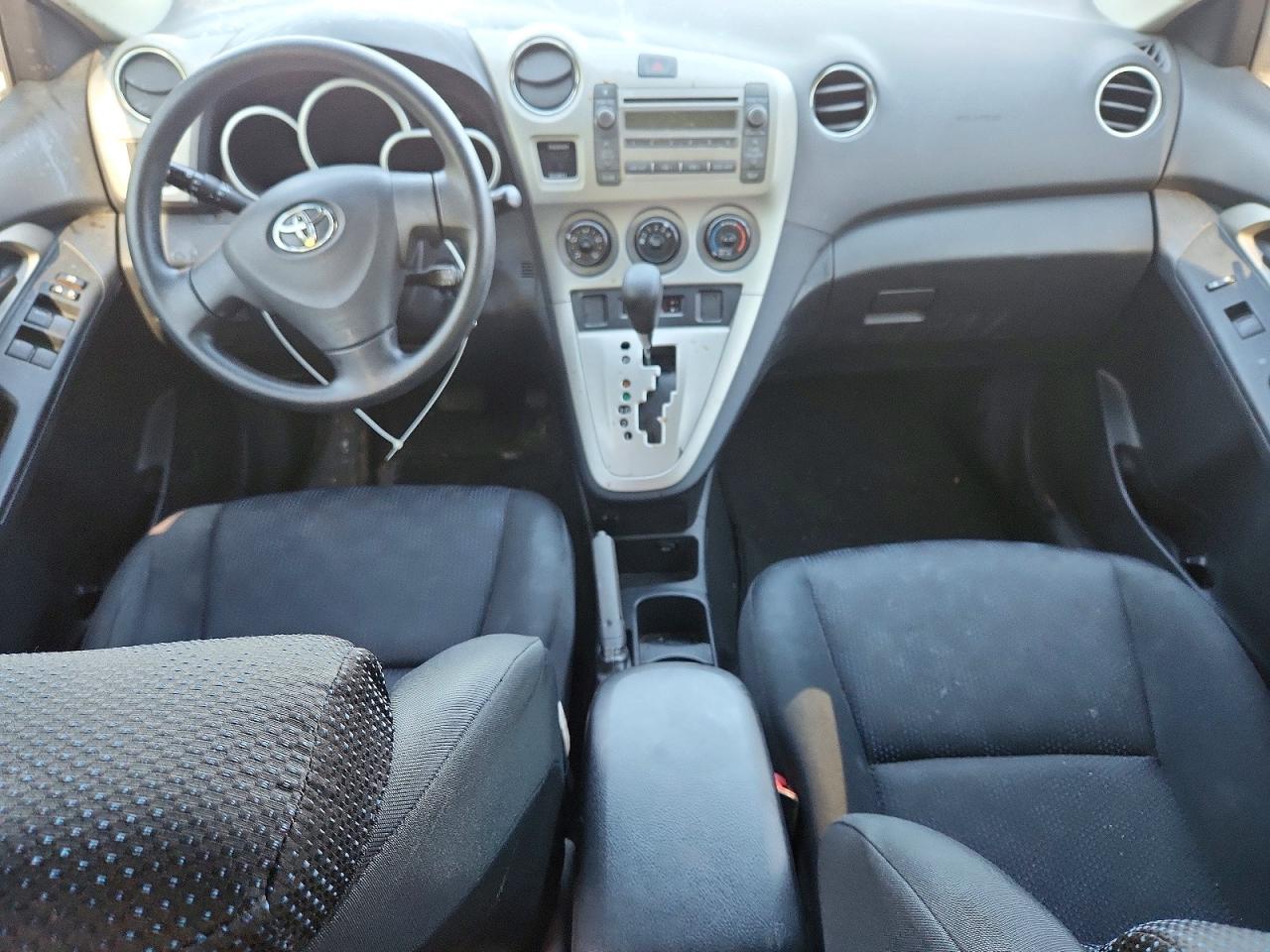 2010 Toyota Matrix Base White vin: 2T1KU4EE3AC258559