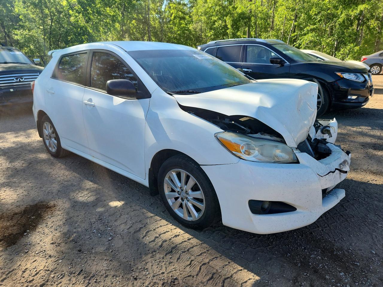 2010 Toyota Matrix Base White vin: 2T1KU4EE3AC258559