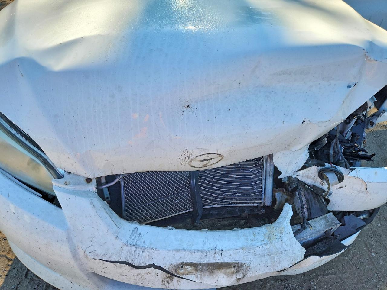 2010 Toyota Matrix Base White vin: 2T1KU4EE3AC258559