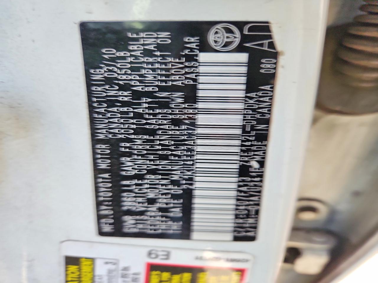 2010 Toyota Matrix Base White vin: 2T1KU4EE3AC371380