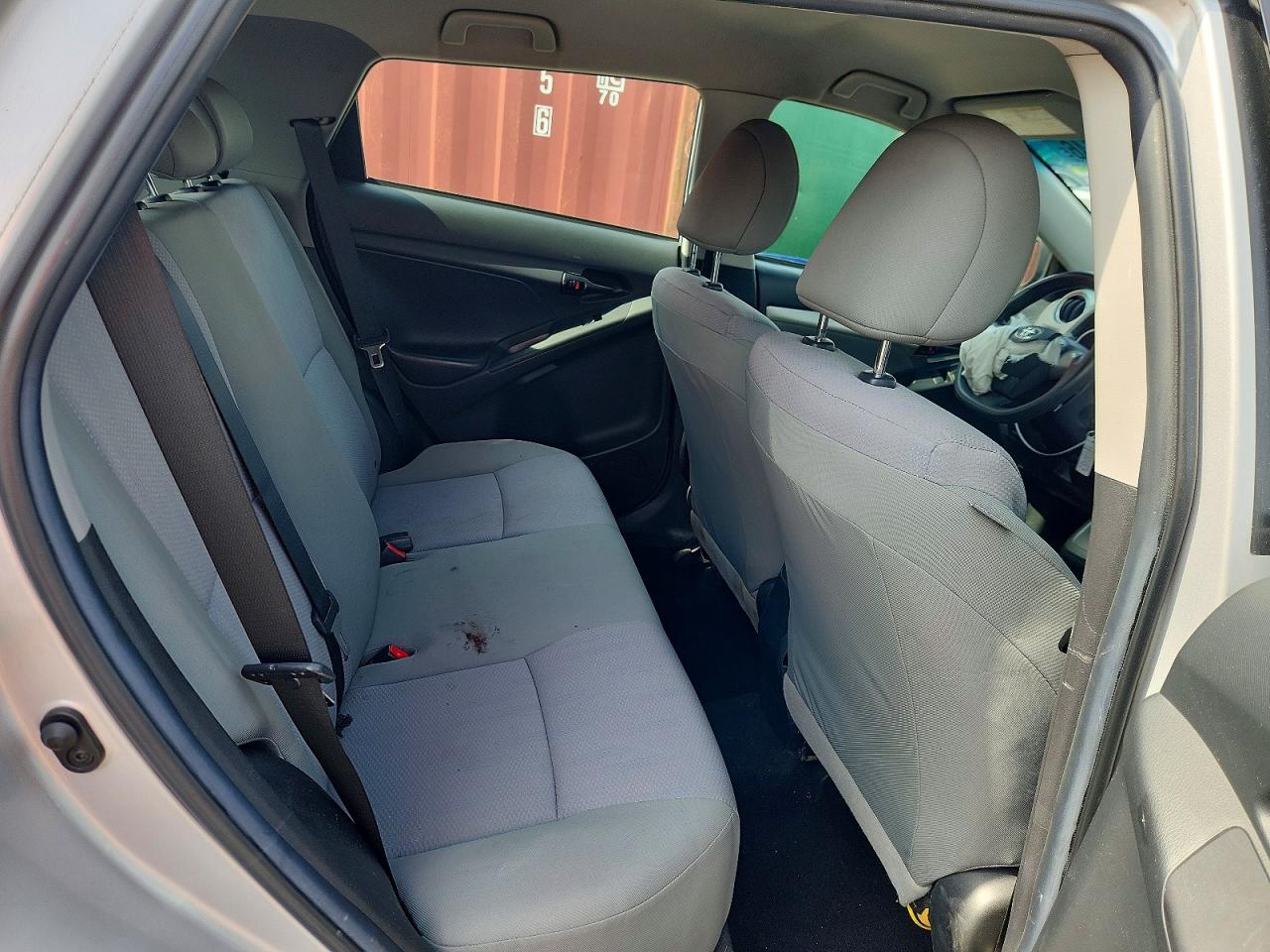 2011 Toyota Matrix Base Silver vin: 2T1KU4EE3BC629897