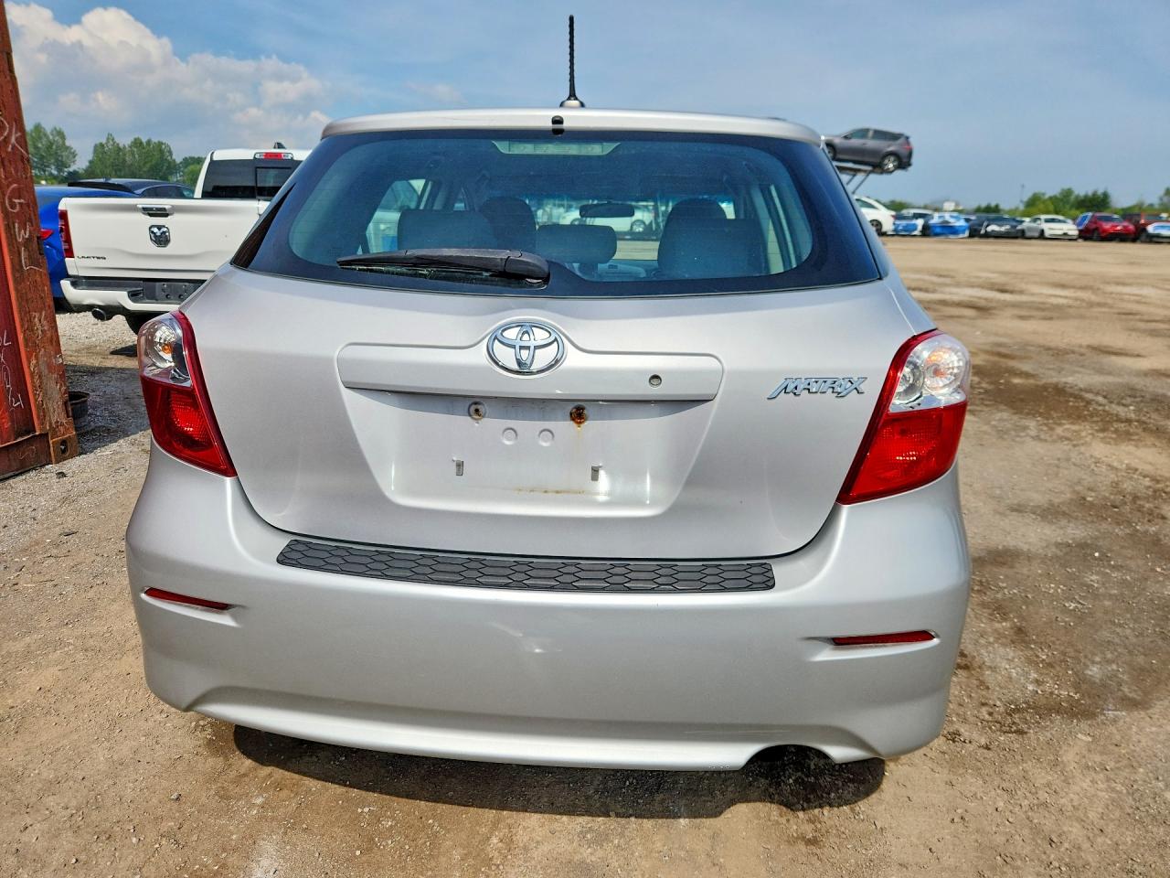 2011 Toyota Matrix Base Silver vin: 2T1KU4EE3BC629897