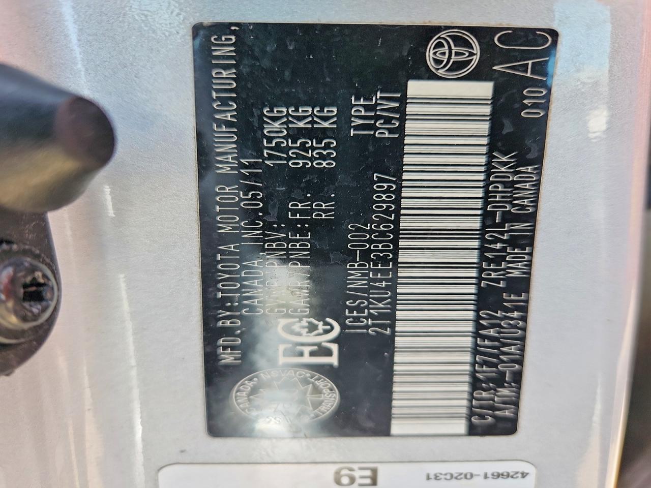 2011 Toyota Matrix Base Silver vin: 2T1KU4EE3BC629897