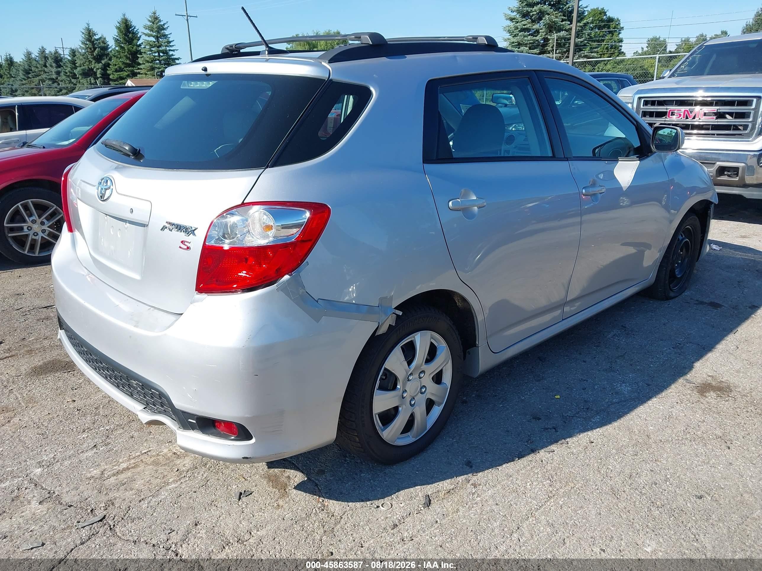 2011 Toyota Matrix Silver vin: 2T1KU4EE3BC710544