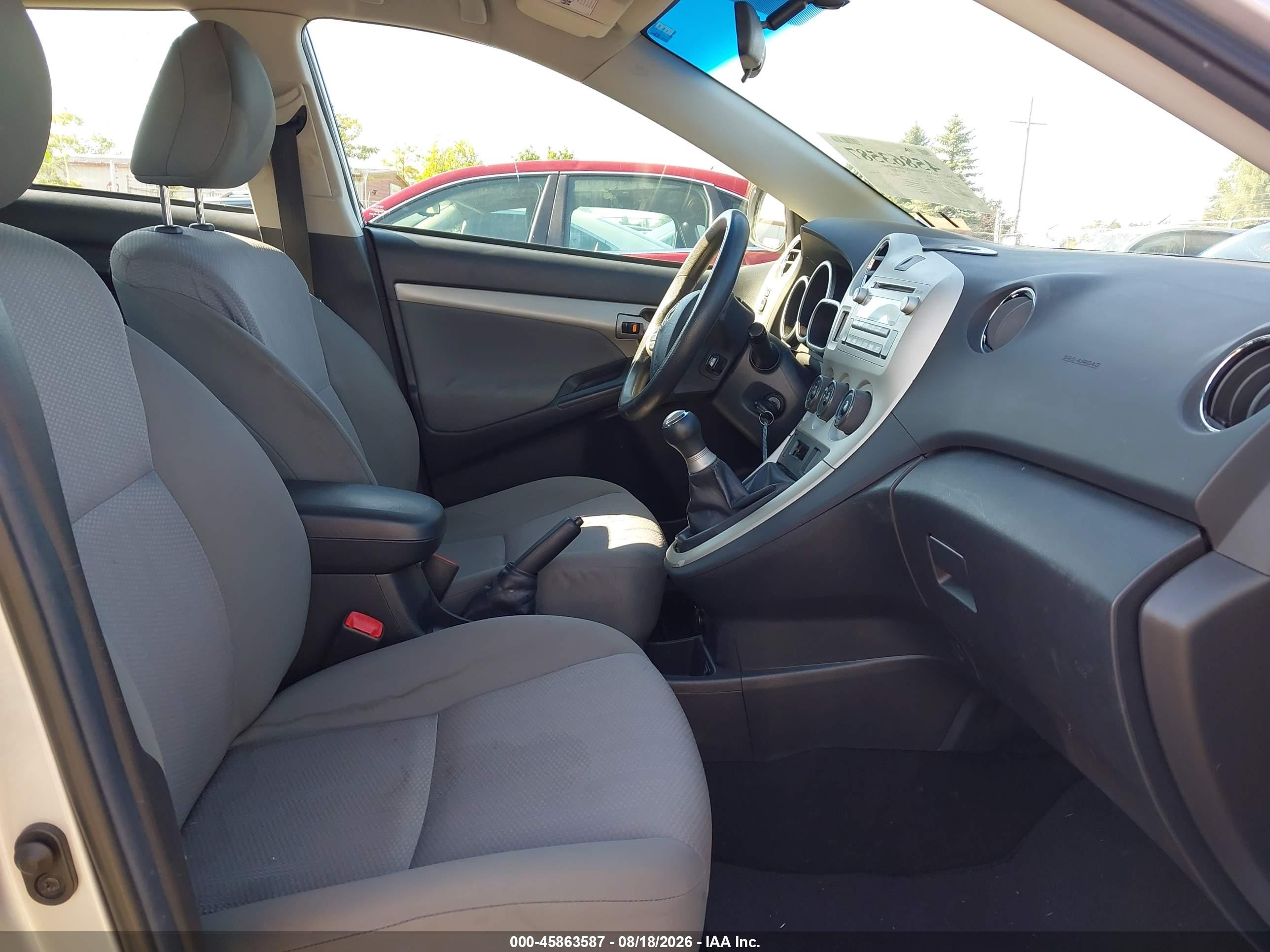 2011 Toyota Matrix Silver vin: 2T1KU4EE3BC710544