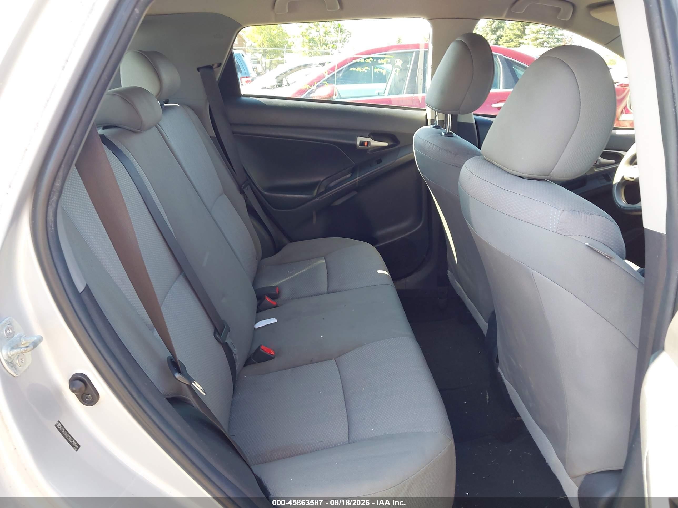 2011 Toyota Matrix Silver vin: 2T1KU4EE3BC710544