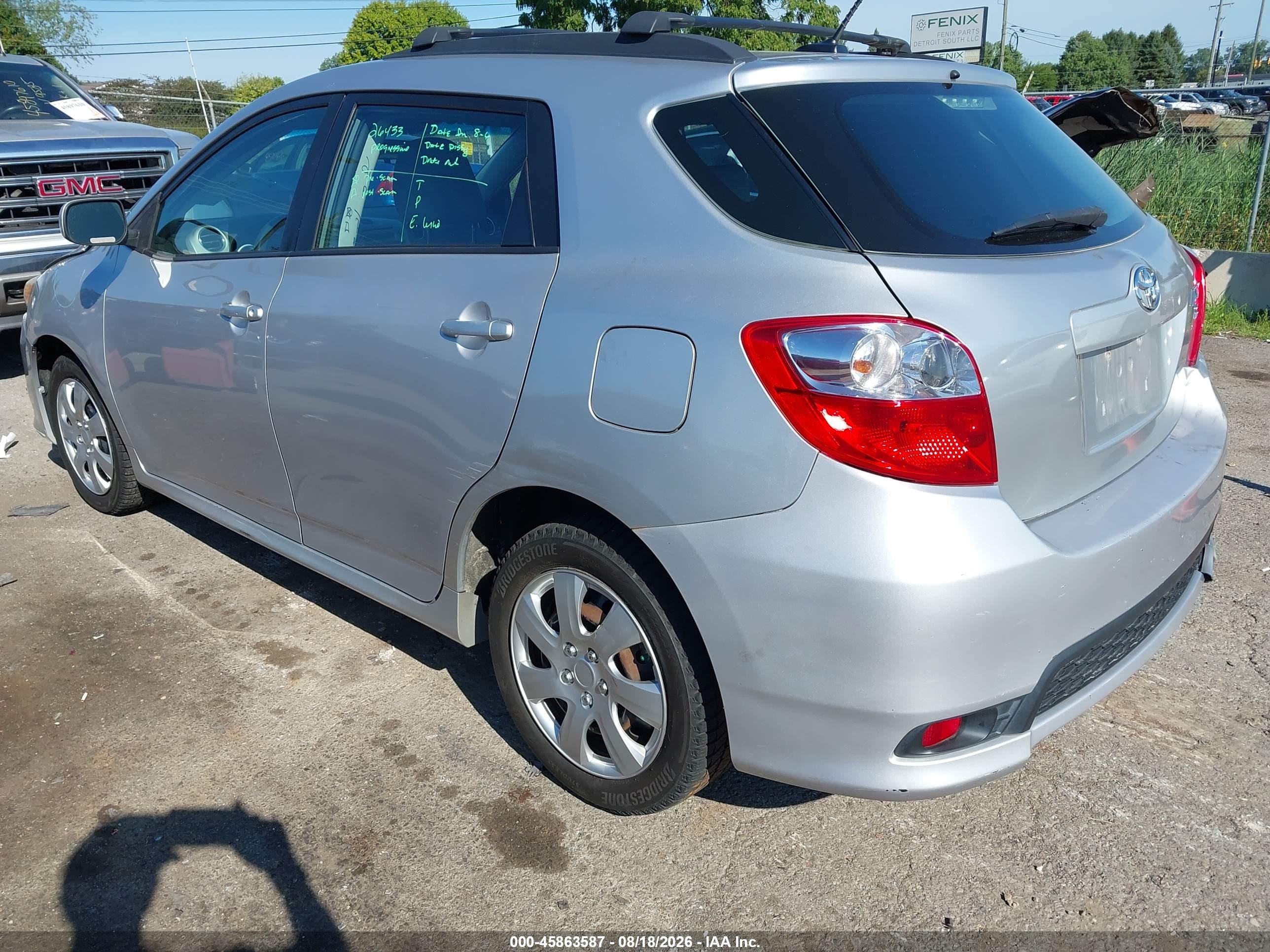 2011 Toyota Matrix Silver vin: 2T1KU4EE3BC710544